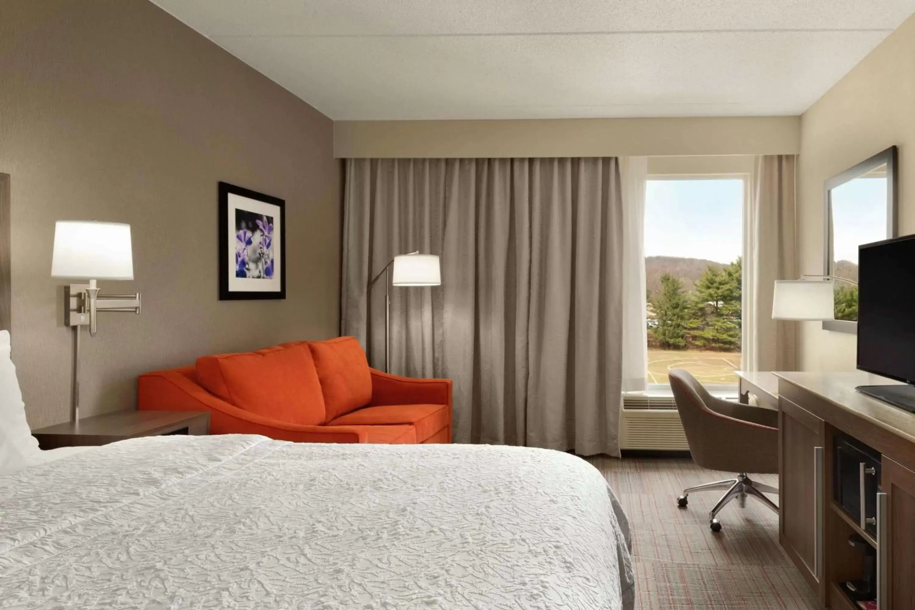 Bedroom, Bed in Hampton Inn Denville-Rockaway-Parsippany
