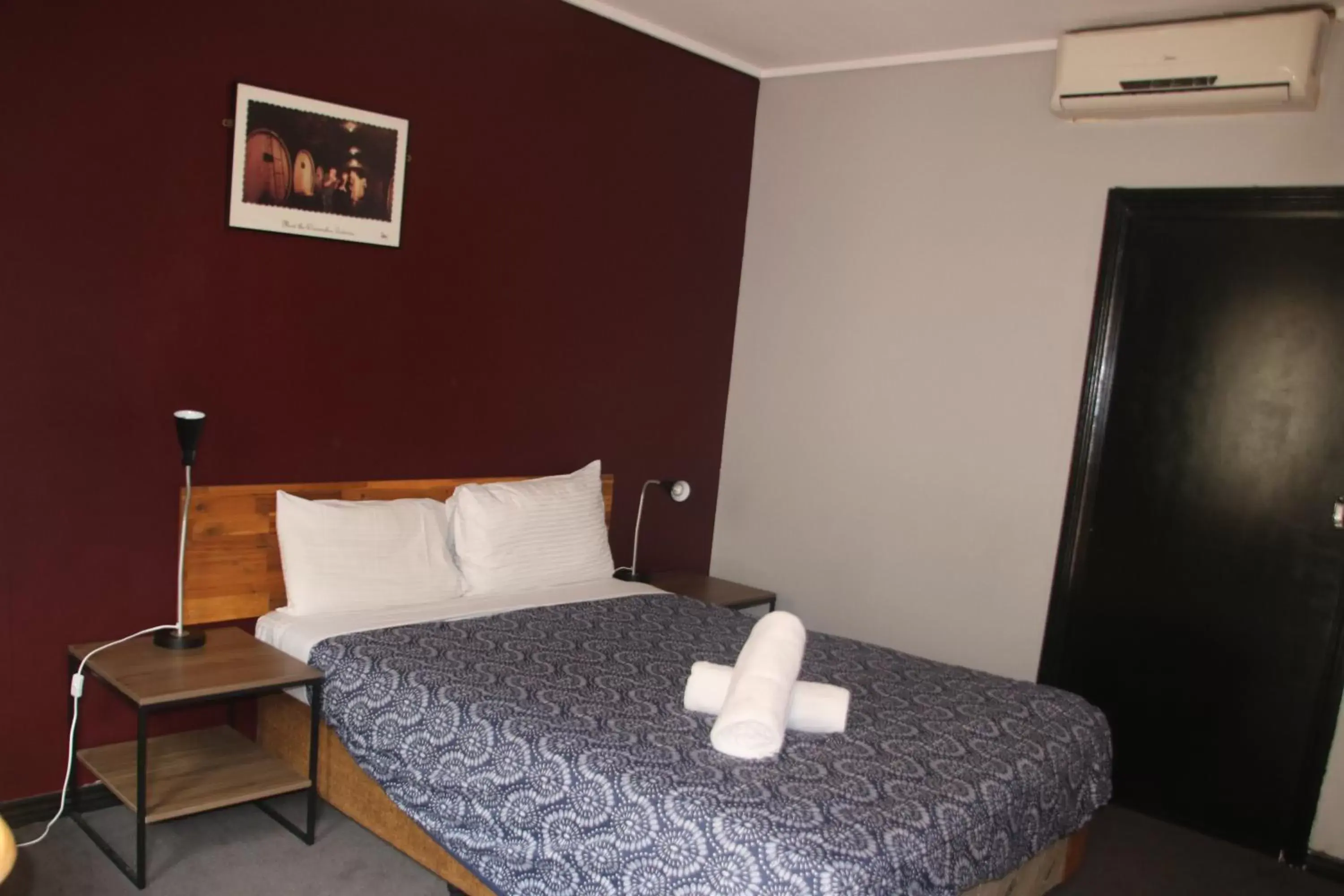 Bed in City East Motel Bed in City East Motel