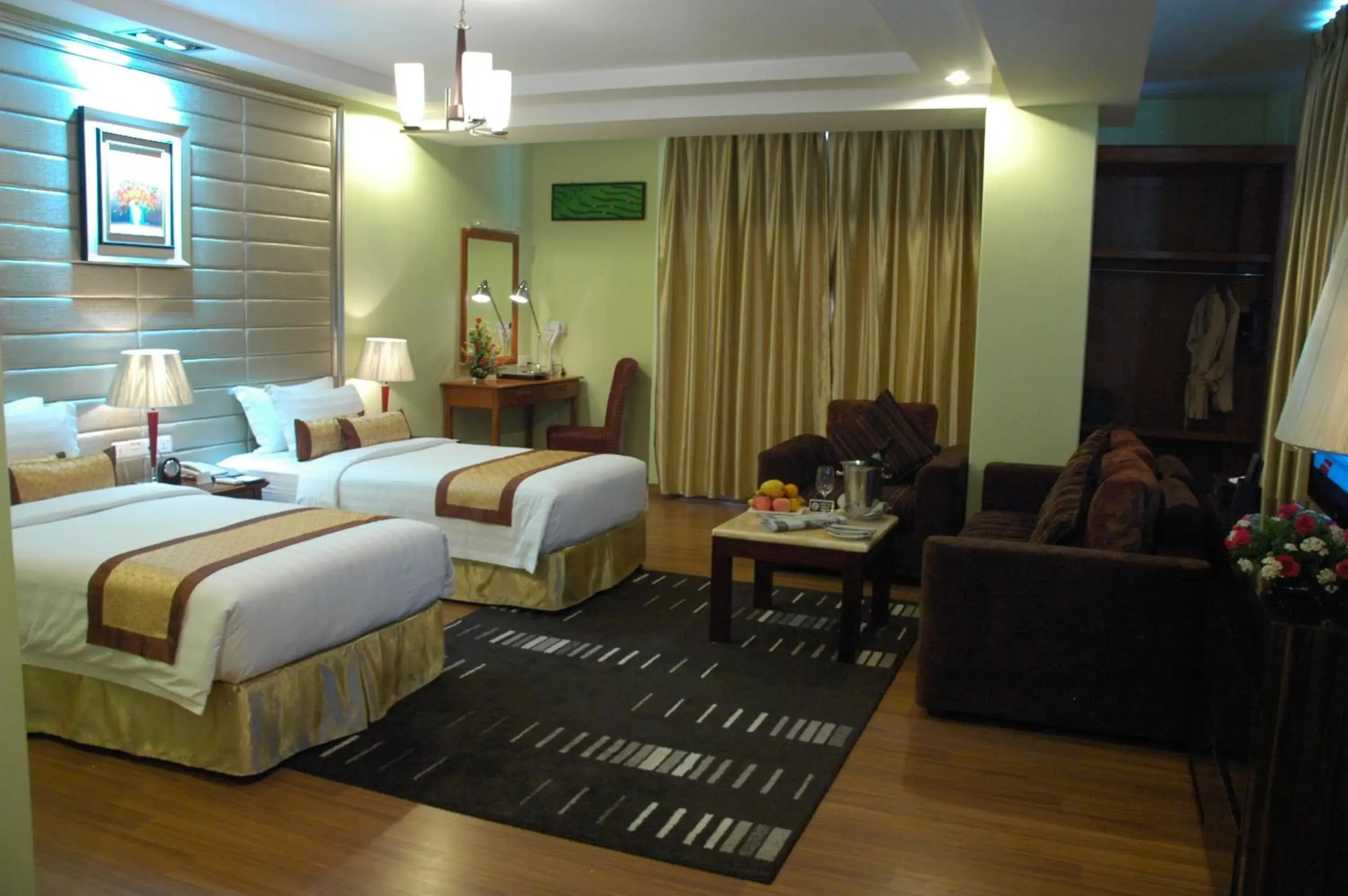 TV and multimedia in Best Western Green Hill Hotel