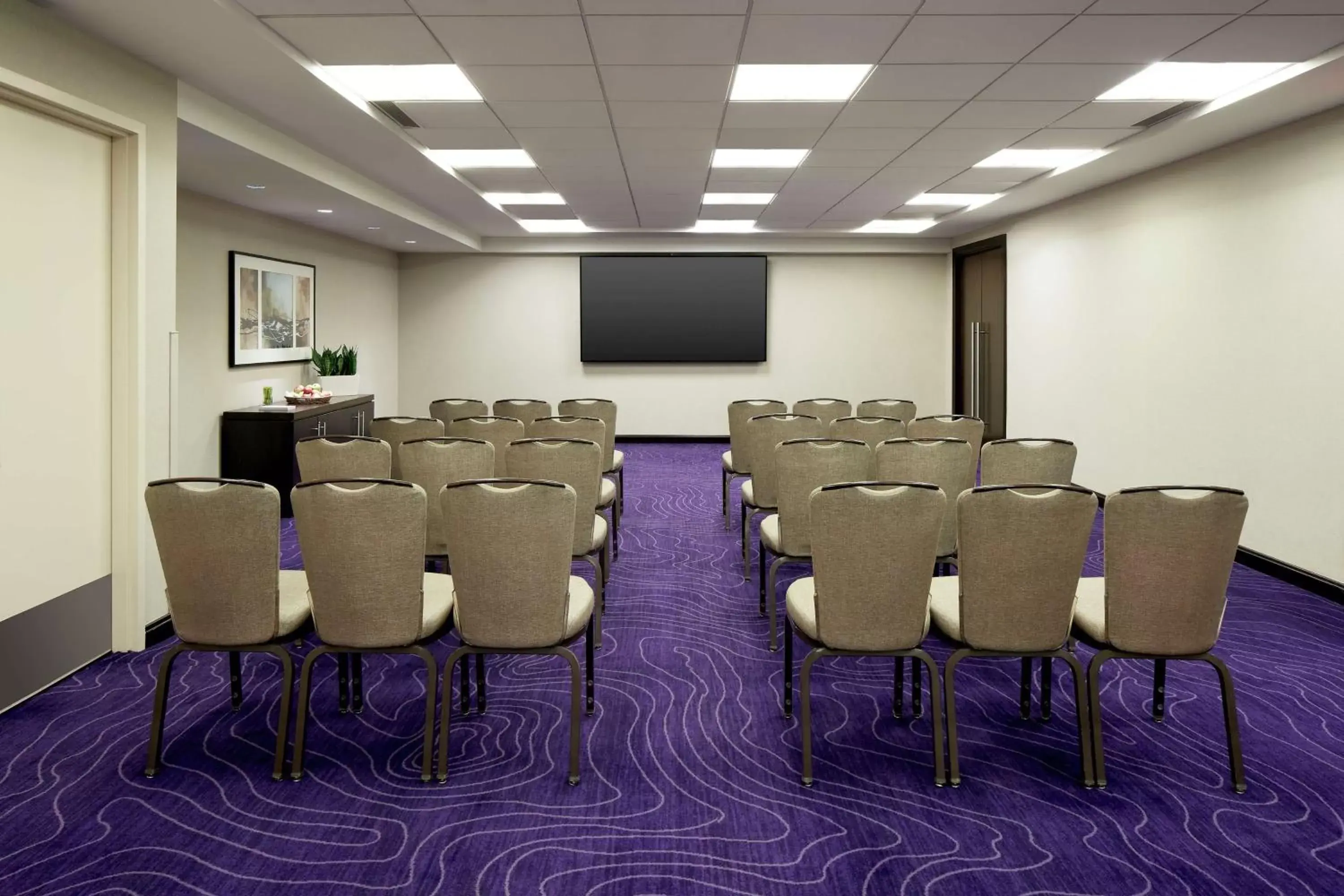 Meeting/conference room in DoubleTree By Hilton Montreal