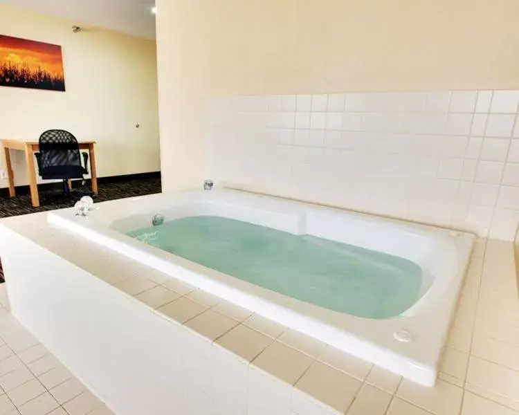 Bathroom in EverSpring Inn & Suites