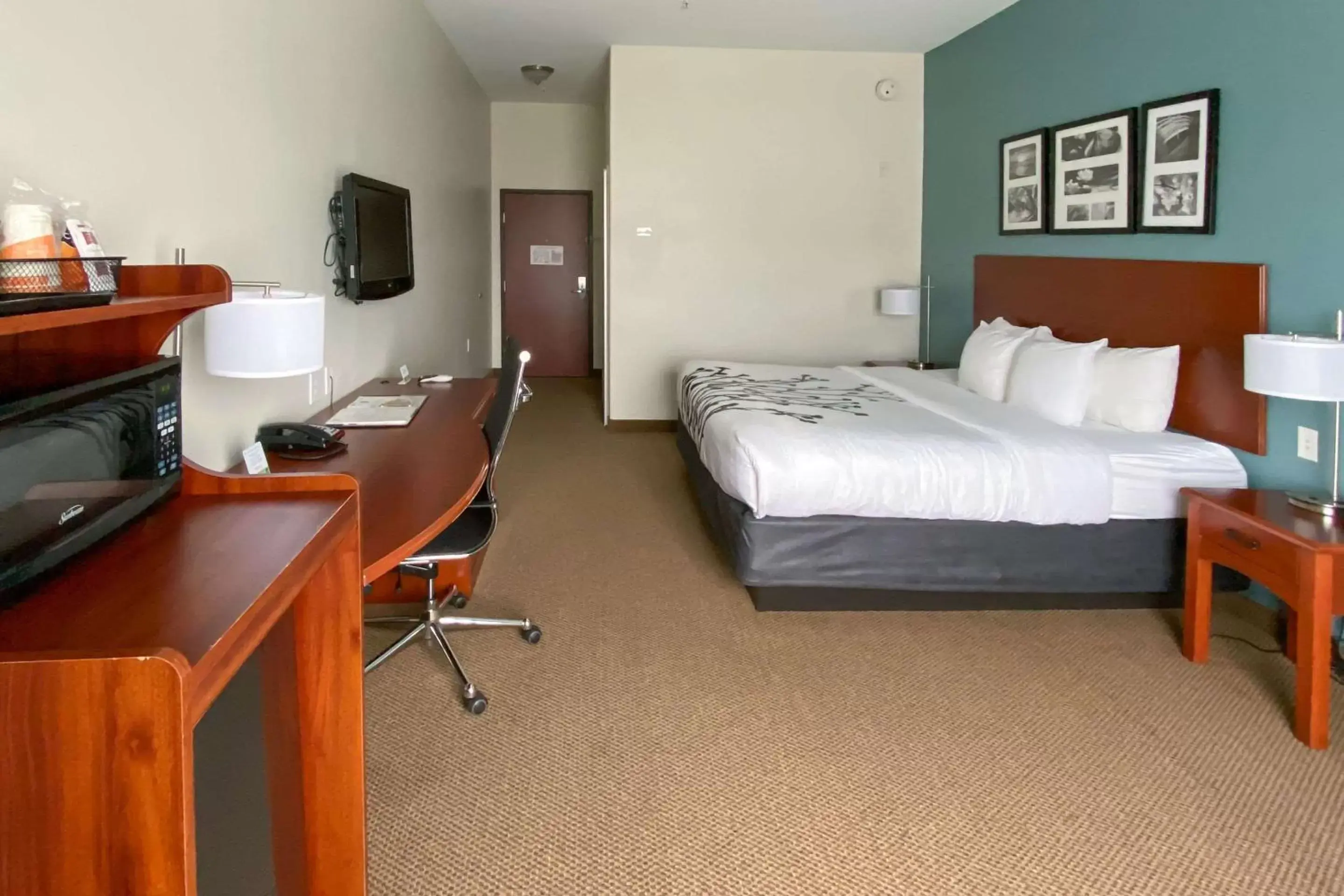 Photo of the whole room, Bed in Sleep Inn & Suites Pearland - Houston South