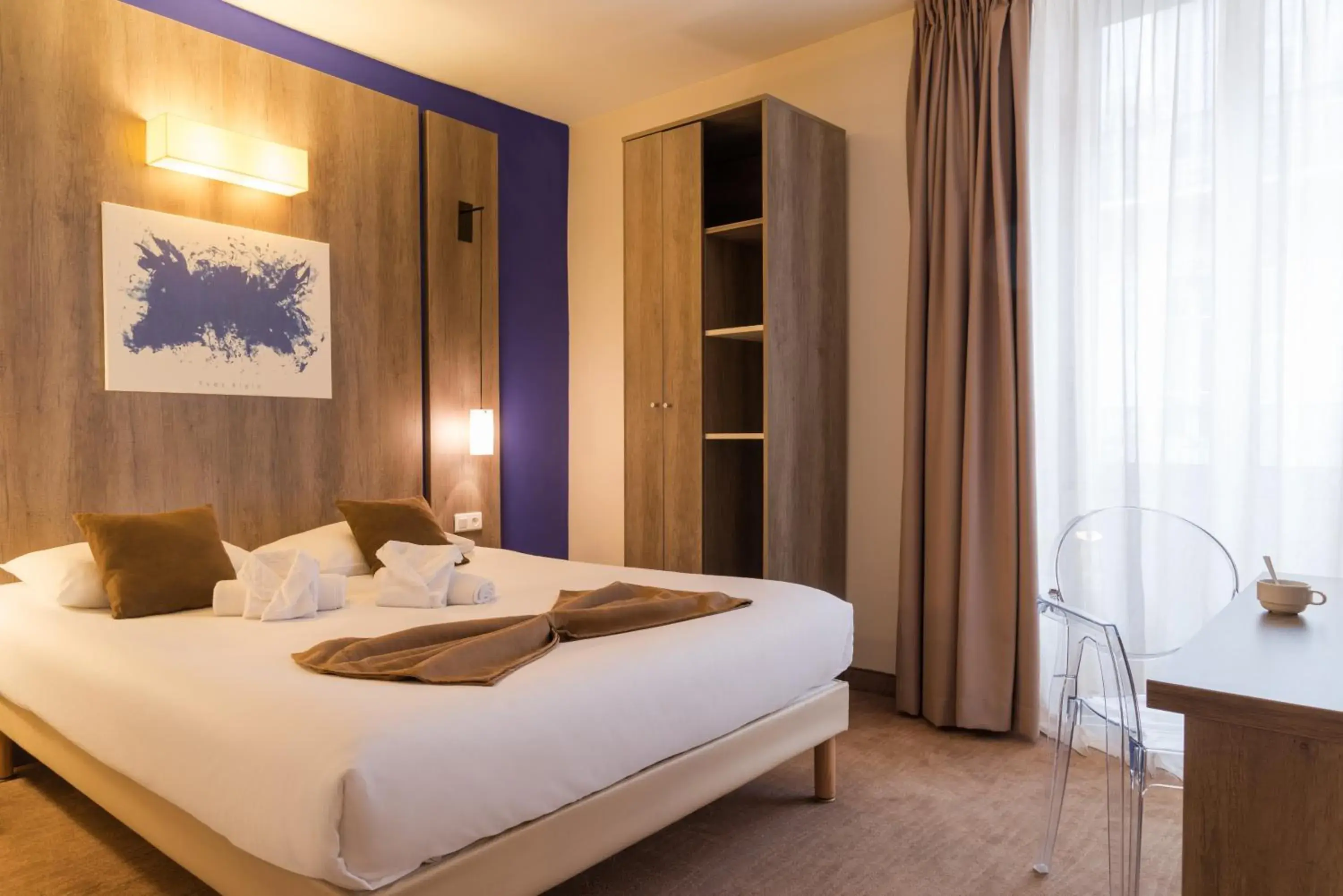 Photo of the whole room, Bed in Hôtel Le Seize, Nice Centre