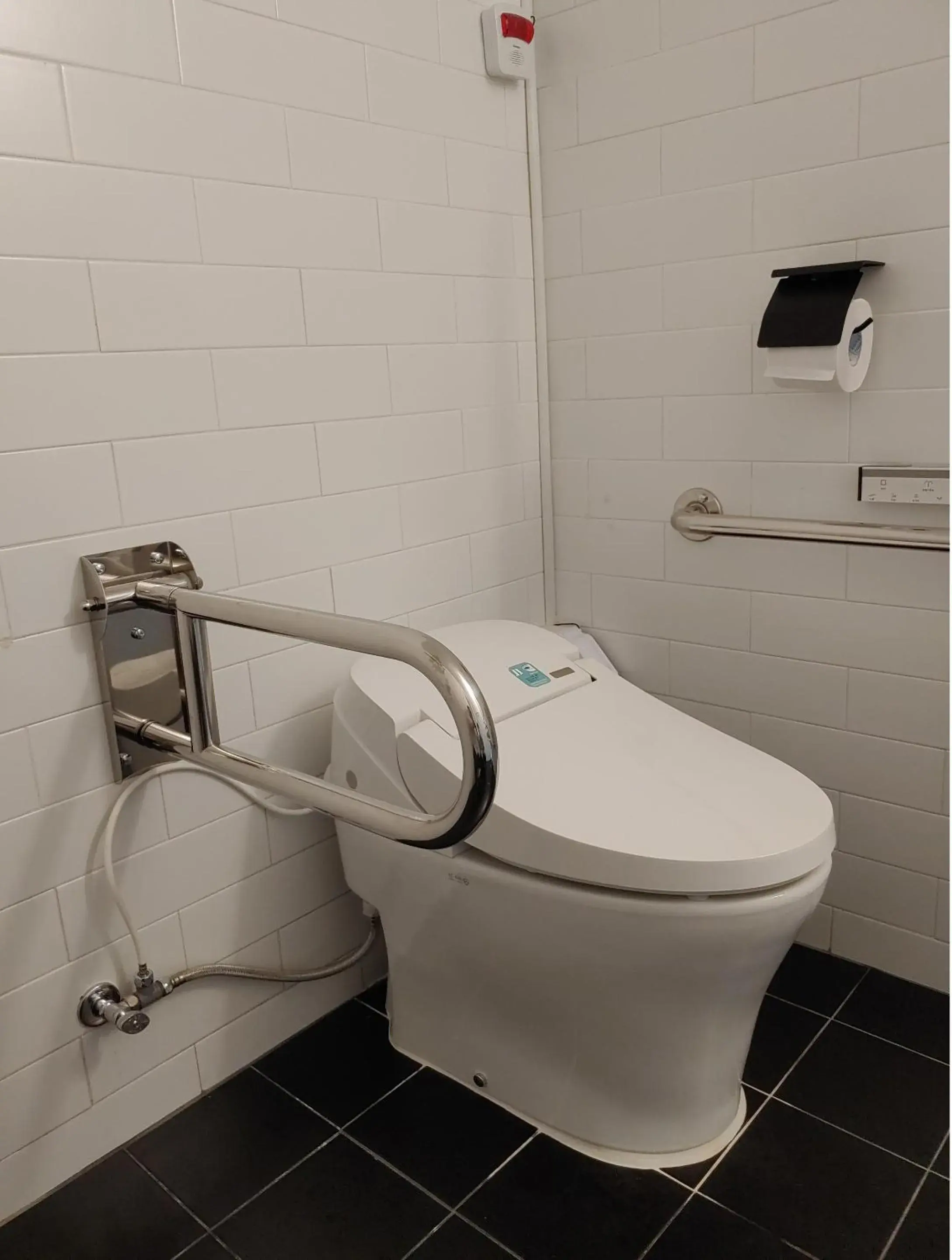 Facility for disabled guests, Bathroom in Wegoinn Hostel