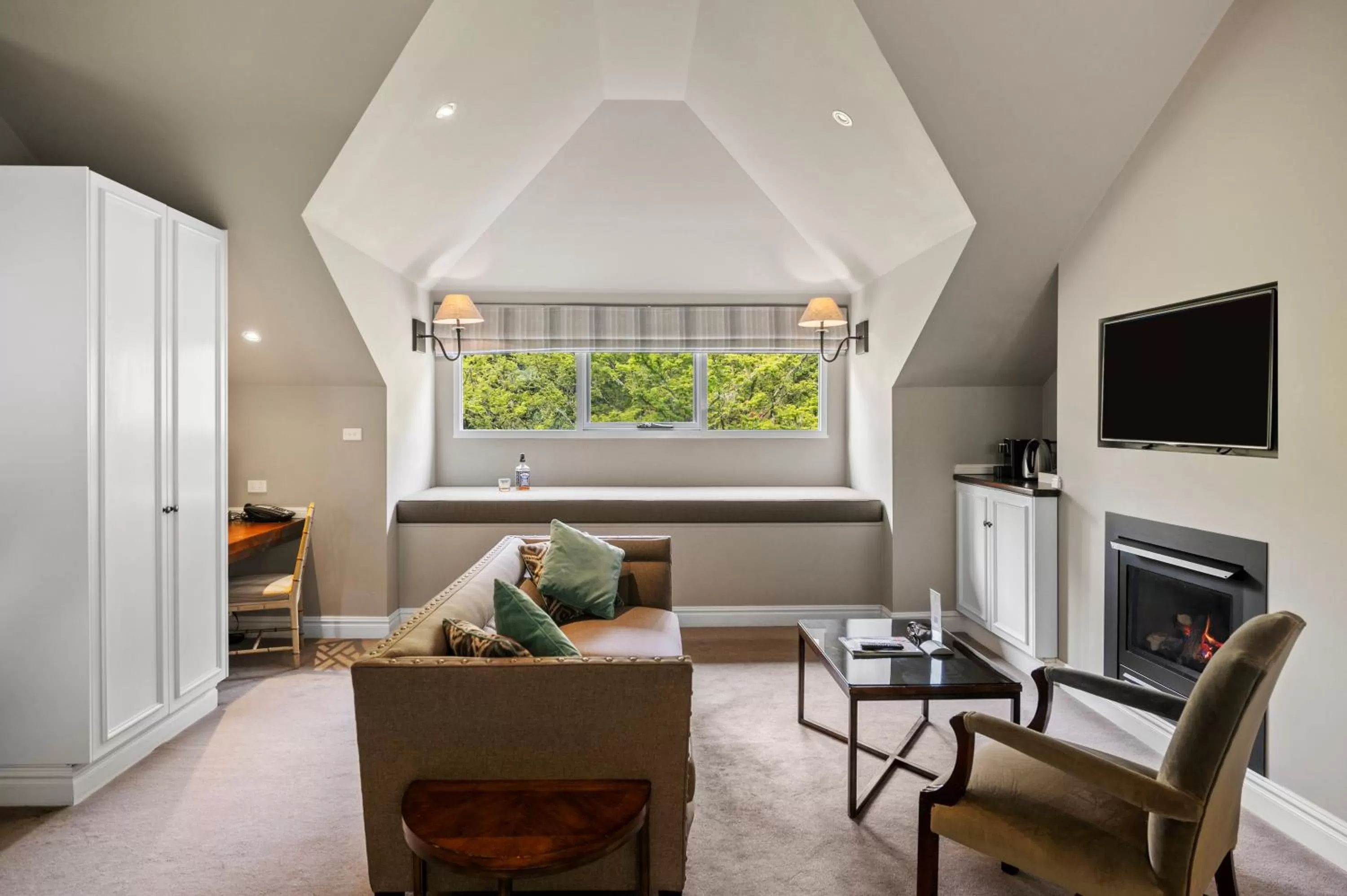 TV and multimedia in Parklands Country Gardens & Lodges Blue Mountains