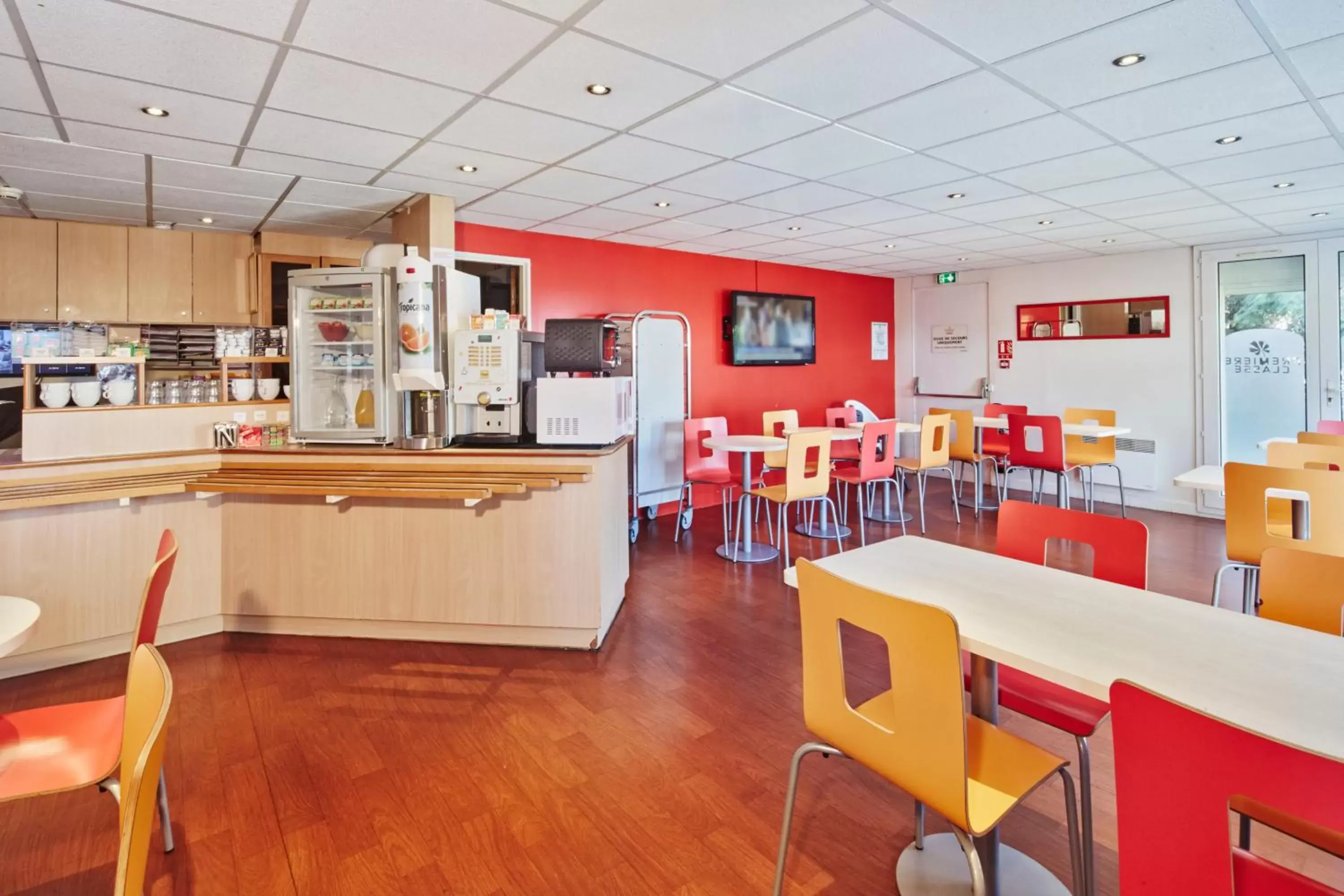 Restaurant/Places to Eat in Premiere Classe Cergy Saint Christophe