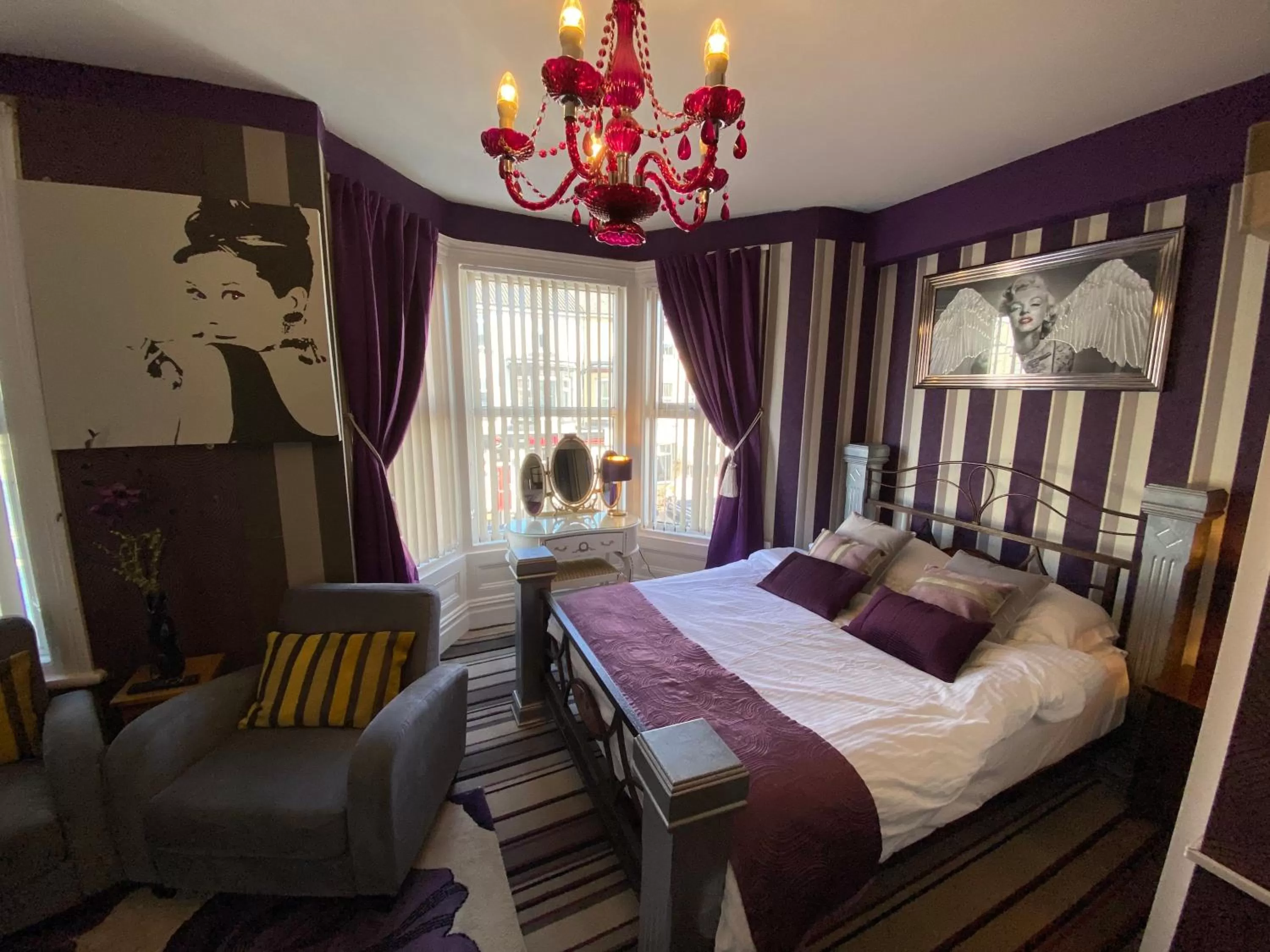 King Room - single occupancy in Delovely Hotel