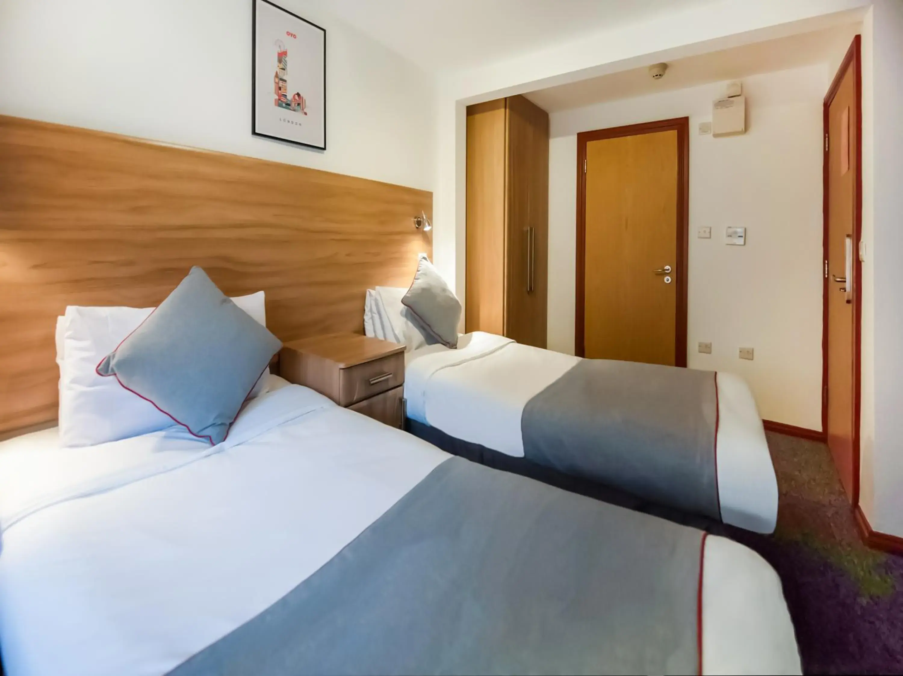 Bedroom, Bed in OYO Arinza Hotel, London Ilford