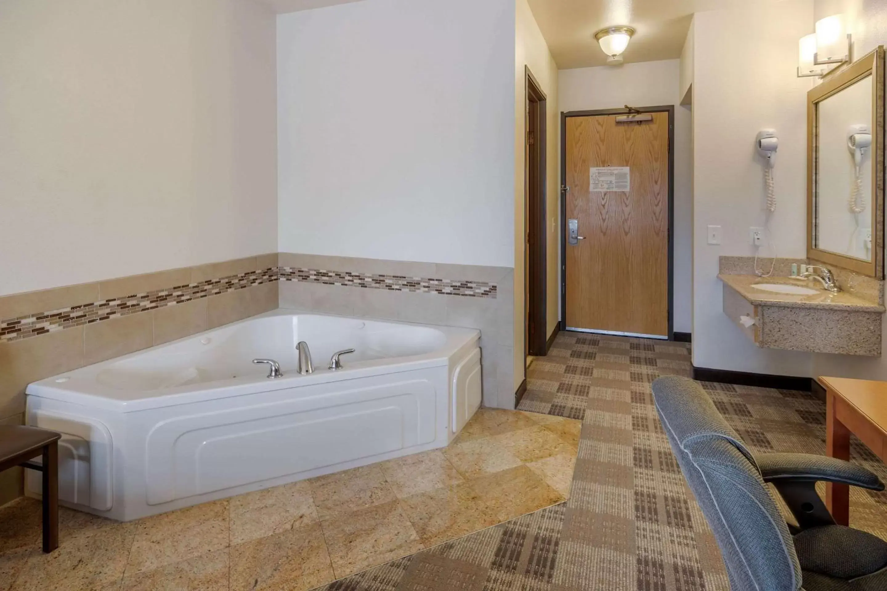 Photo of the whole room, Bathroom in Quality Inn Kenai