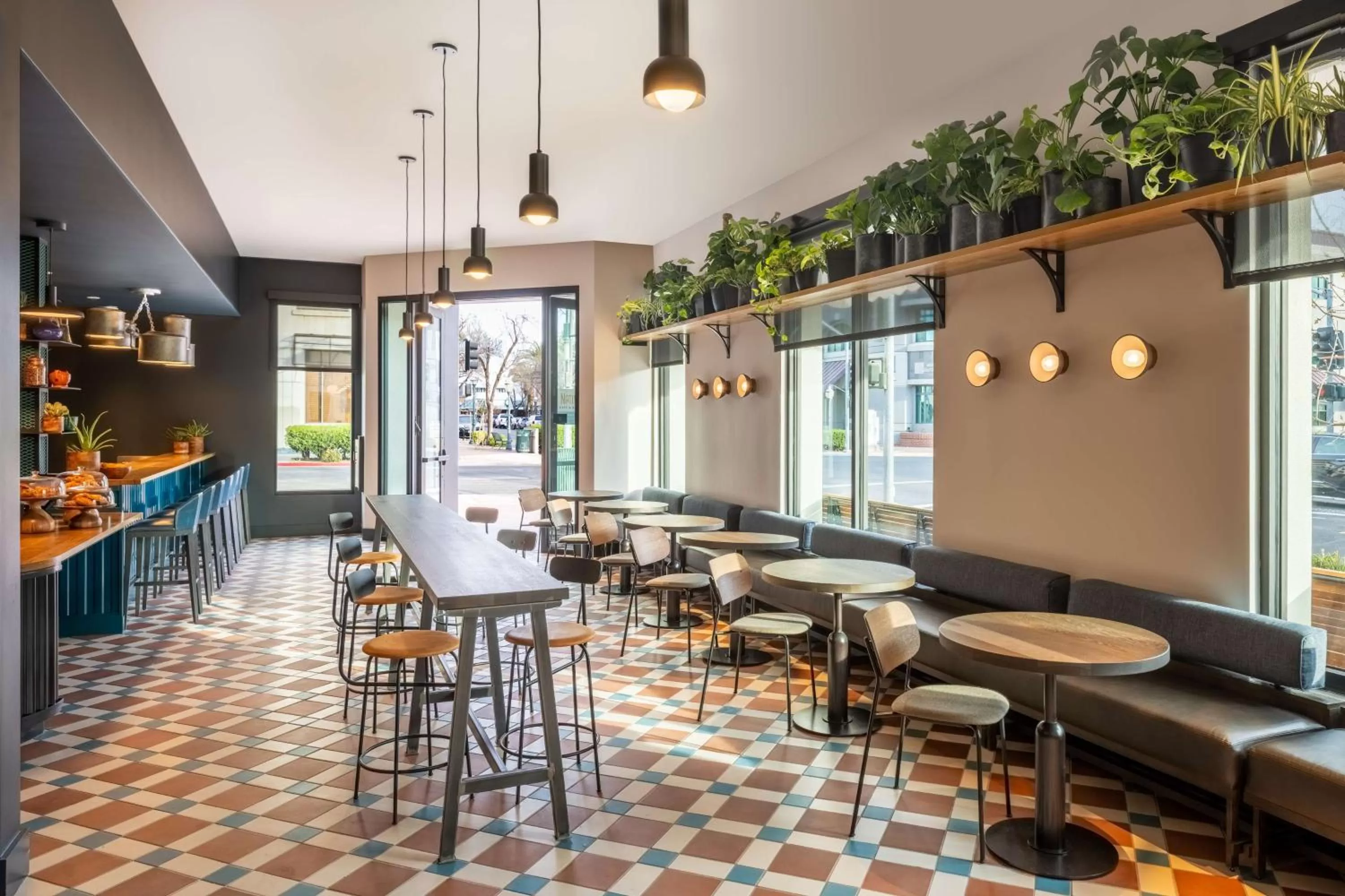 Restaurant/places to eat in El Capitan Hotel