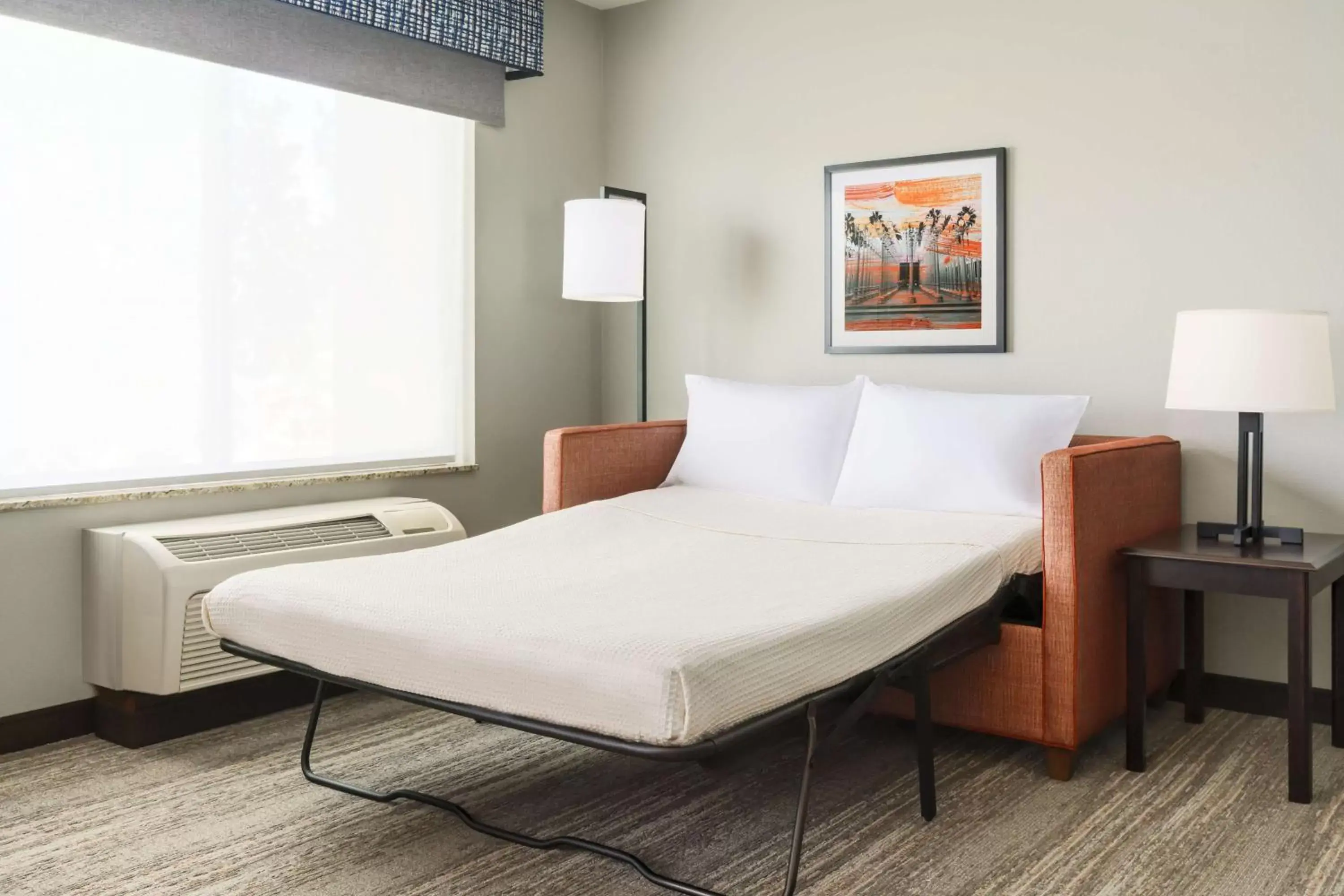 Living room, Bed in Hampton Inn & Suites Thousand Oaks