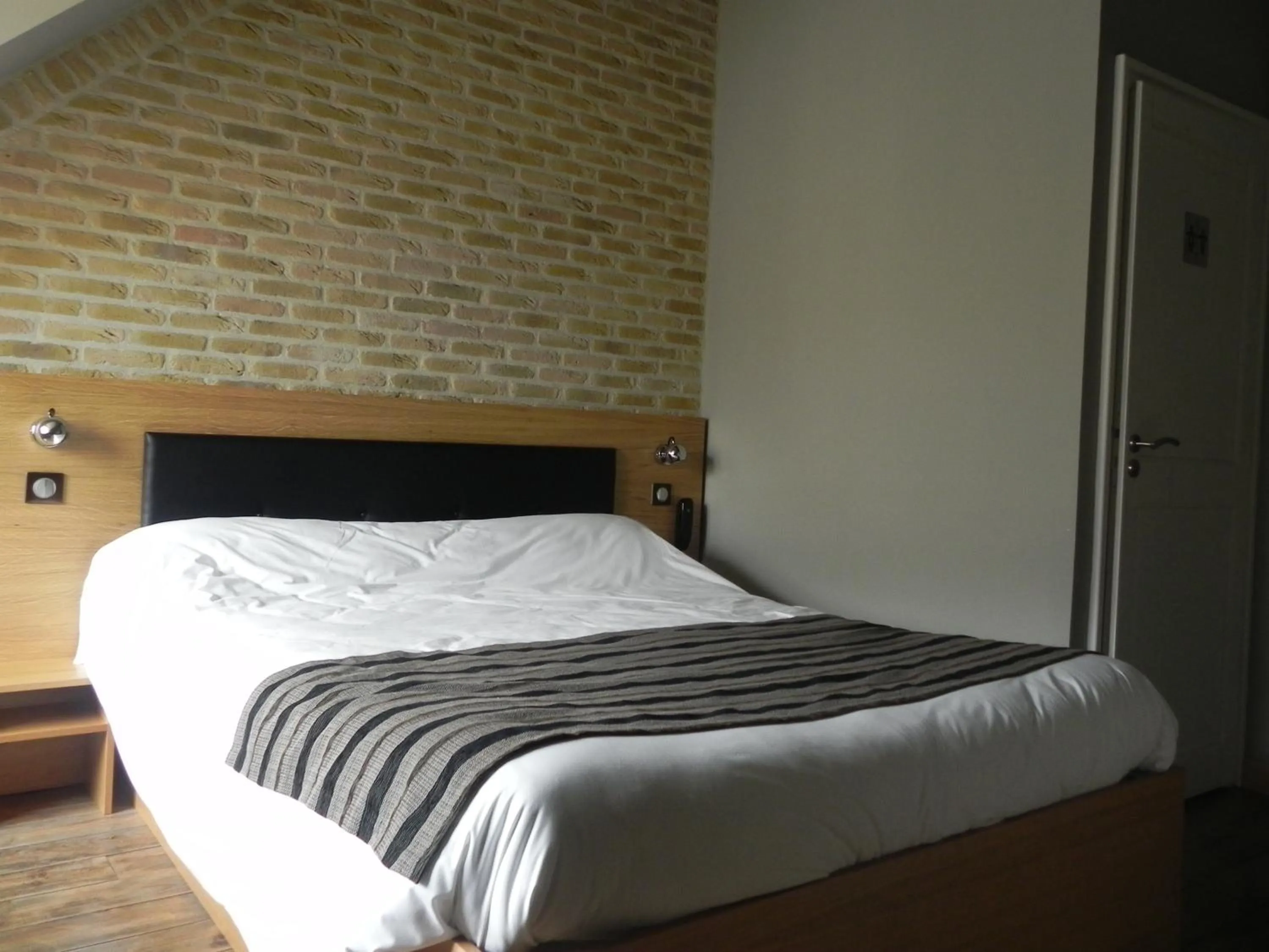 Bed in Hôtel - Restaurant Au Tonnelier