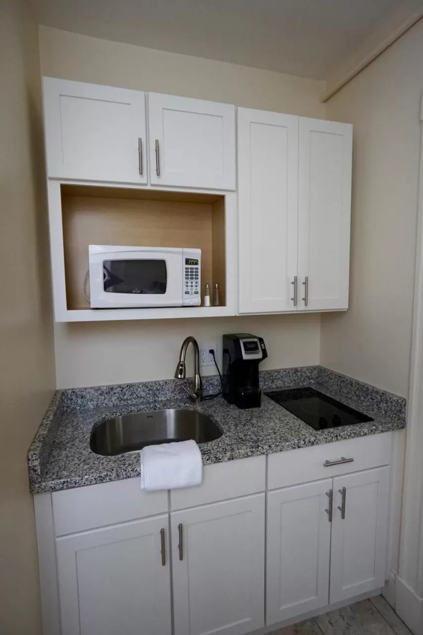 Kitchen/Kitchenette in The Salem Inn