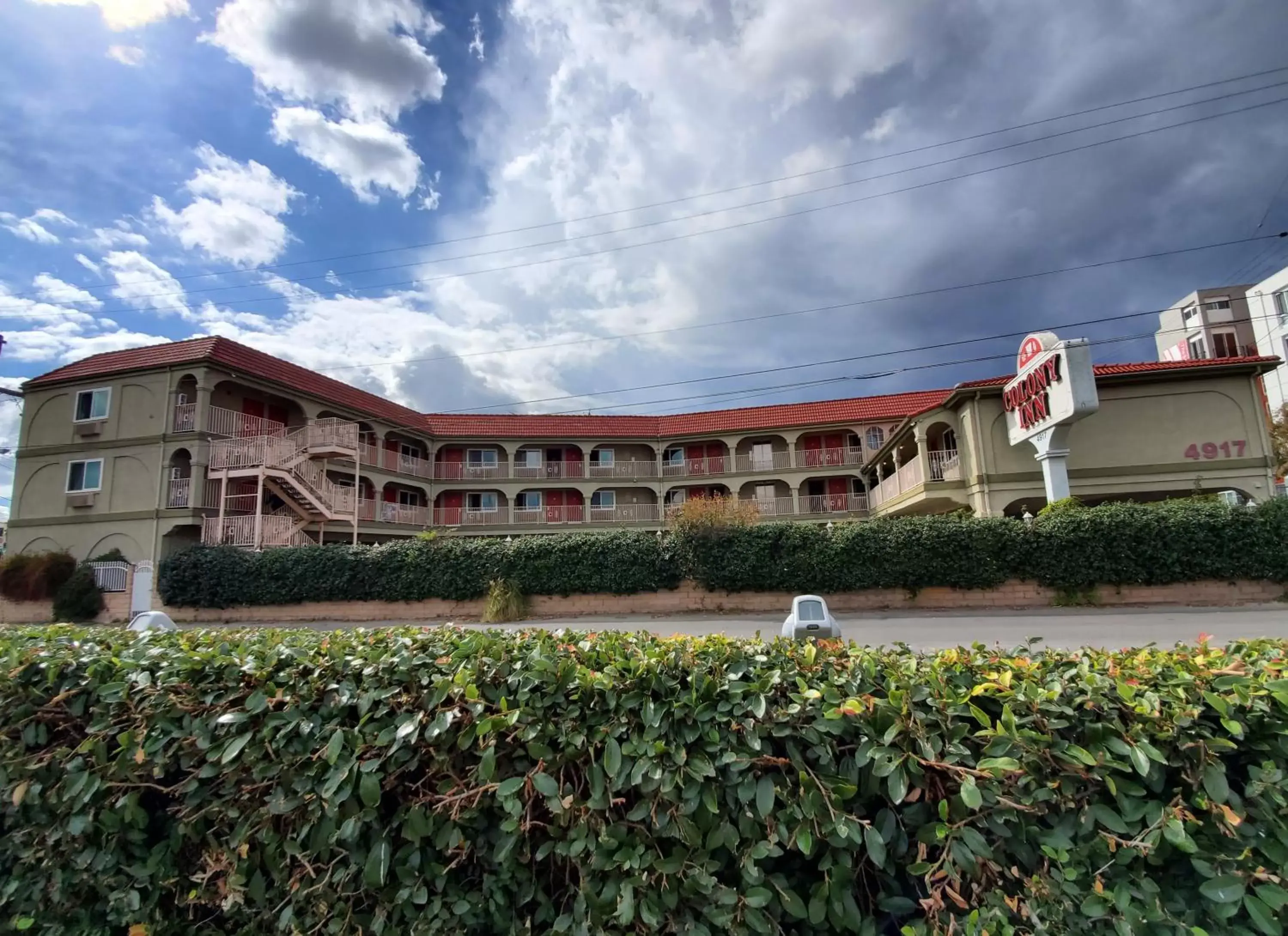 Property building in Colony Inn Property building in Colony Inn