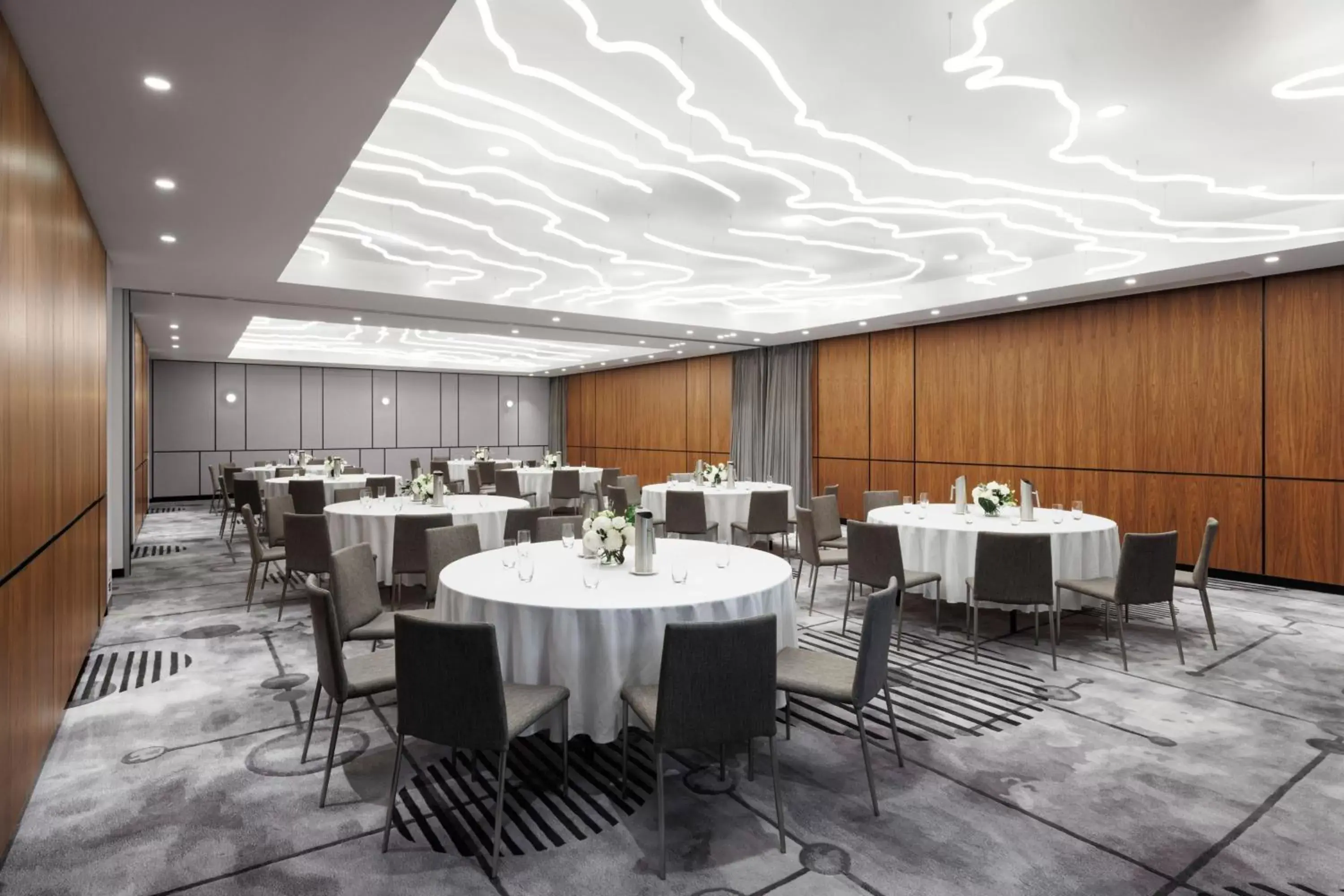 Meeting/conference room, Restaurant/Places to Eat in Le Méridien Melbourne