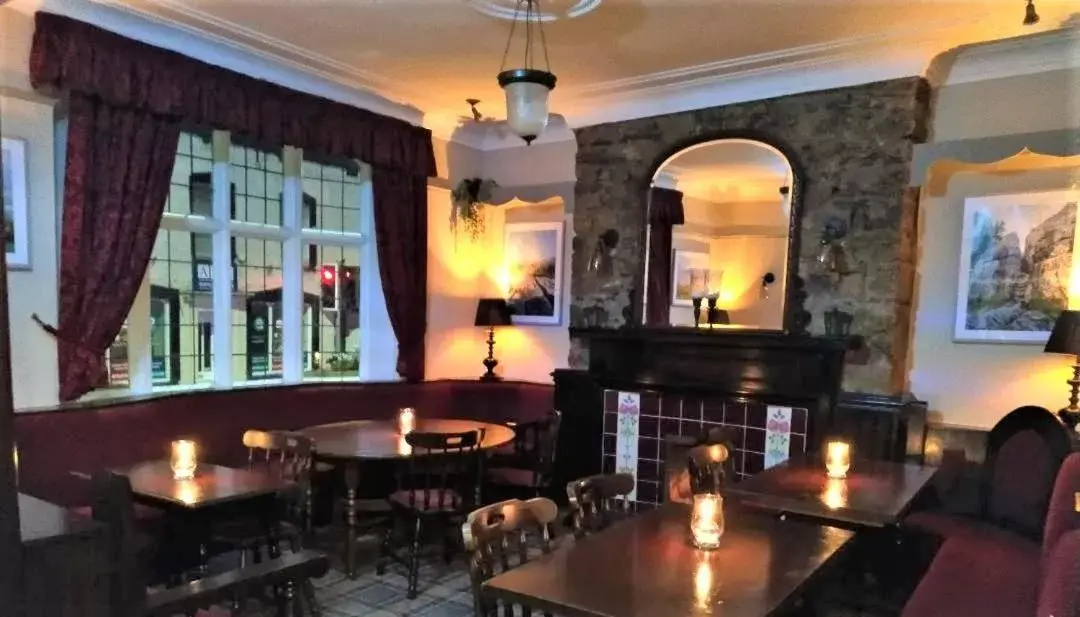 Dining area, Lounge/Bar in The Bulls Head