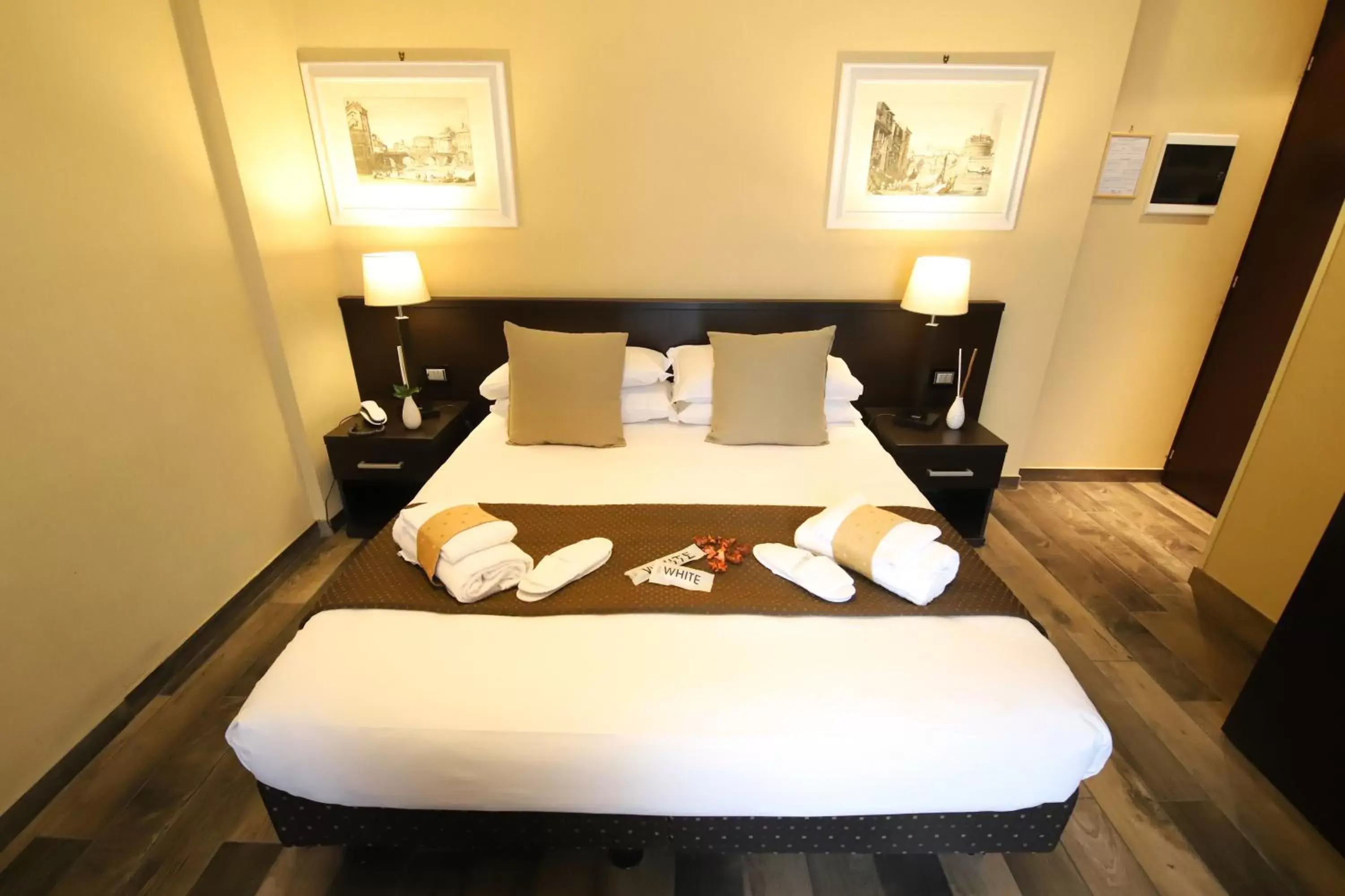 Bed in Hotel Latinum