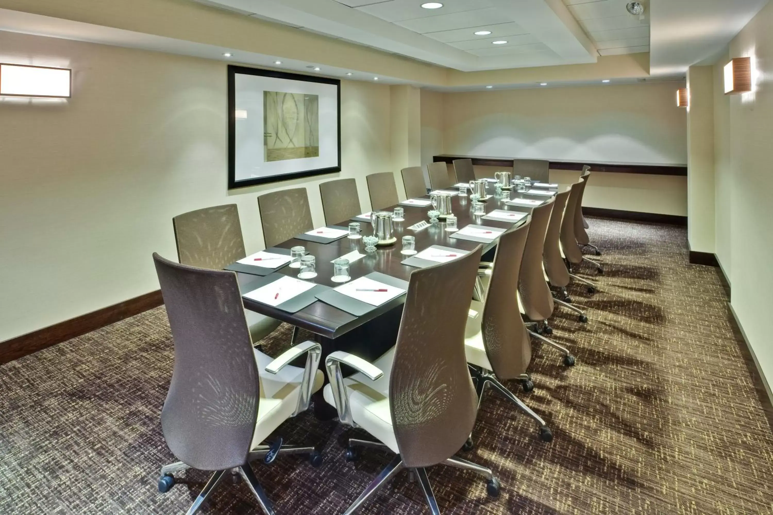 Meeting/conference room in Crowne Plaza Chicago O'Hare Hotel & Conference Center, an IHG Hotel