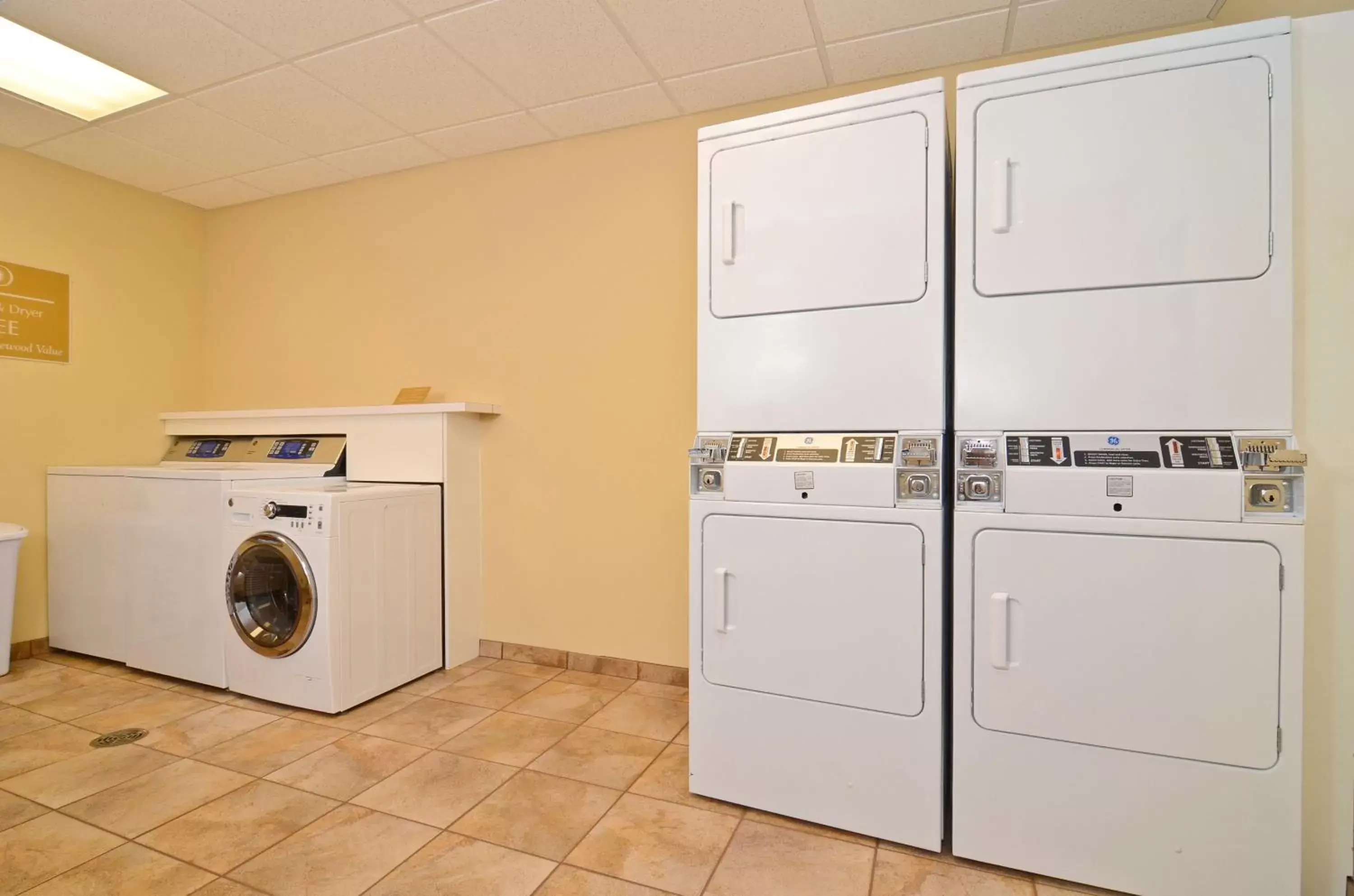 Other, Kitchen/Kitchenette in Candlewood Suites Chambersburg, an IHG Hotel