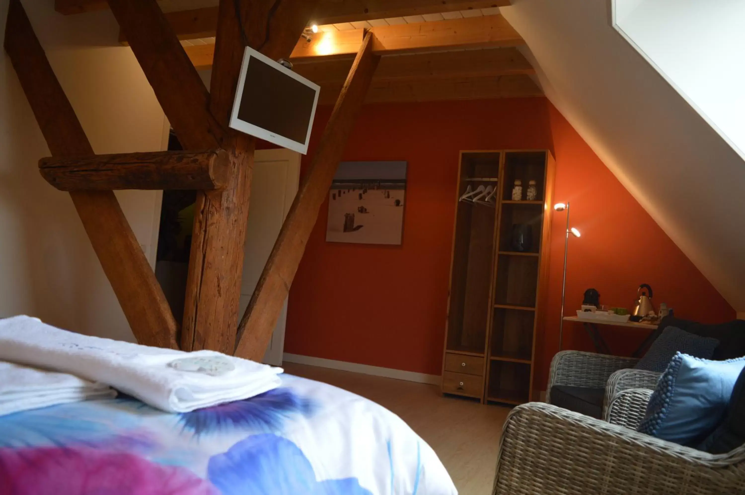 Photo of the whole room, Bed in B&B Idylle aan Zee incl 2 Wellnessstudios