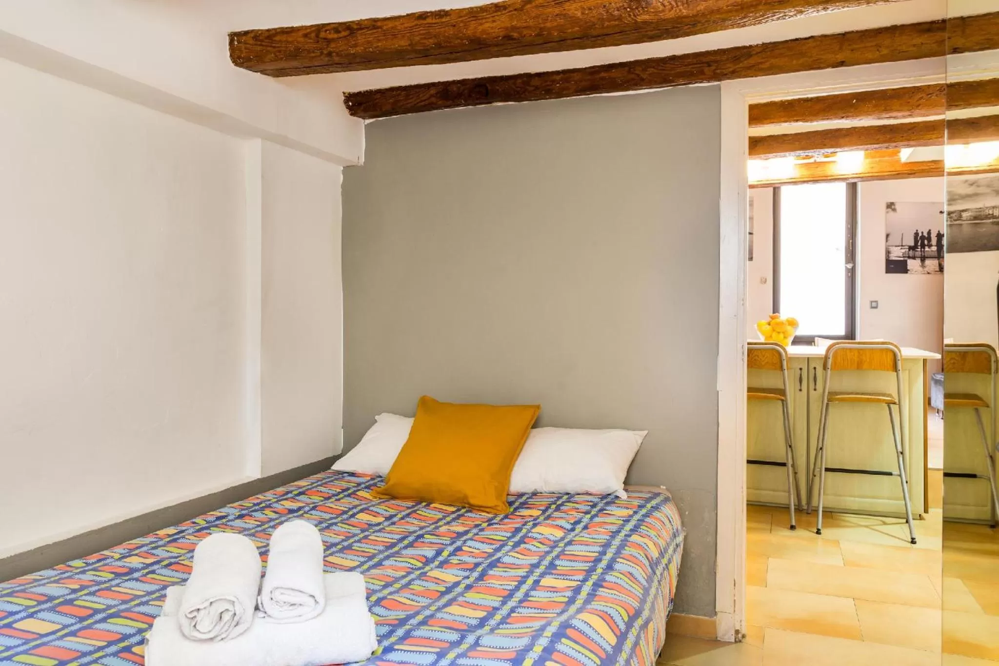 Bed in Fridays Flats Dreamy Duplex - Stylish Beach Loft