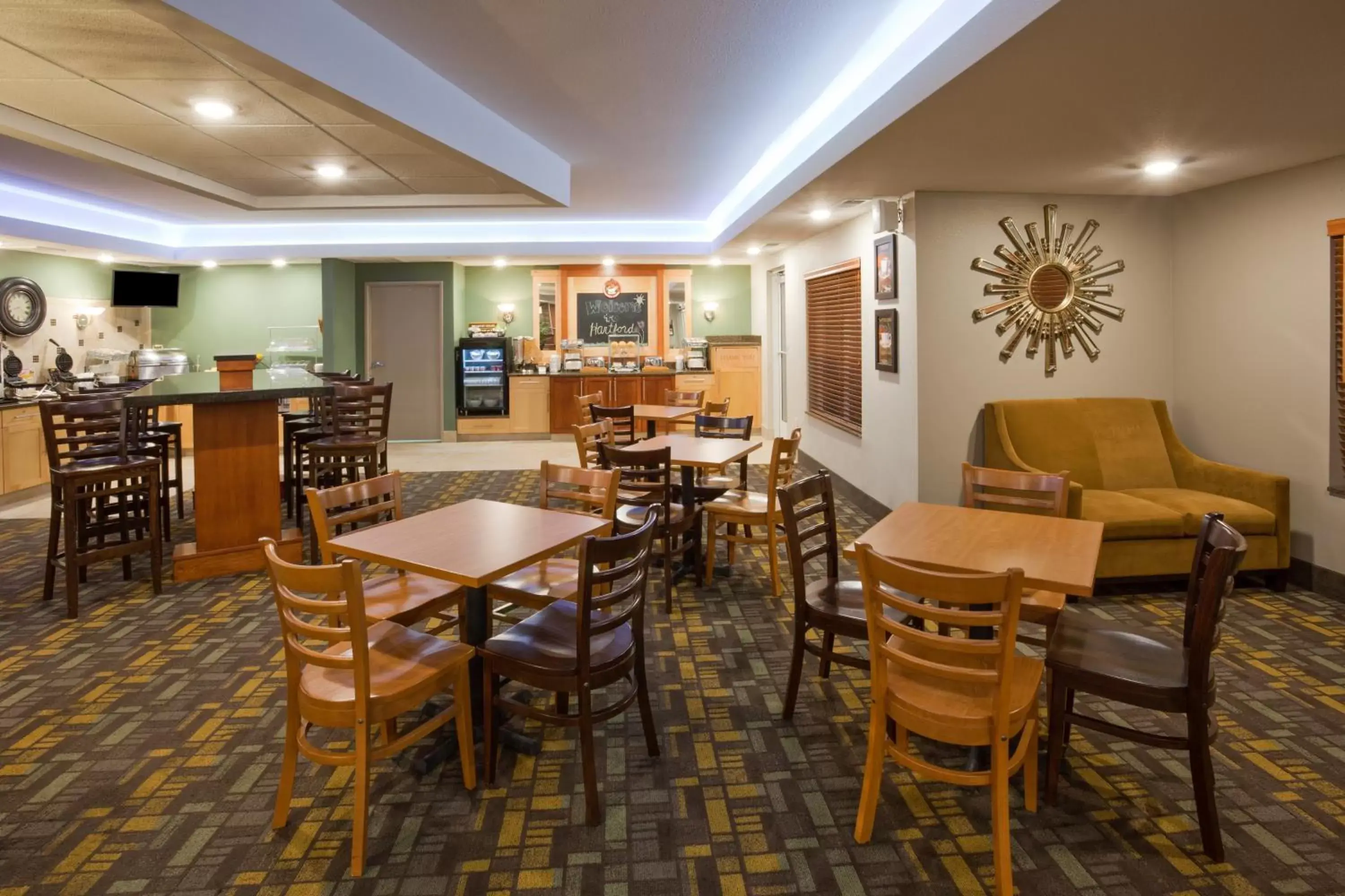 Lobby or reception, Restaurant/Places to Eat in AmericInn by Wyndham Hartford SD