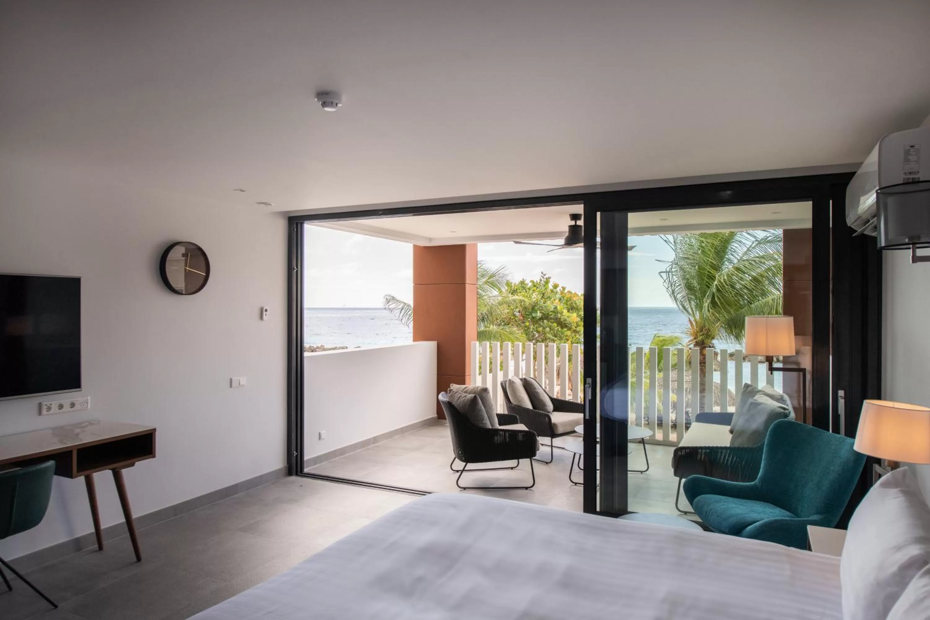 TV and multimedia, Bed in Curacao Avila Beach Hotel