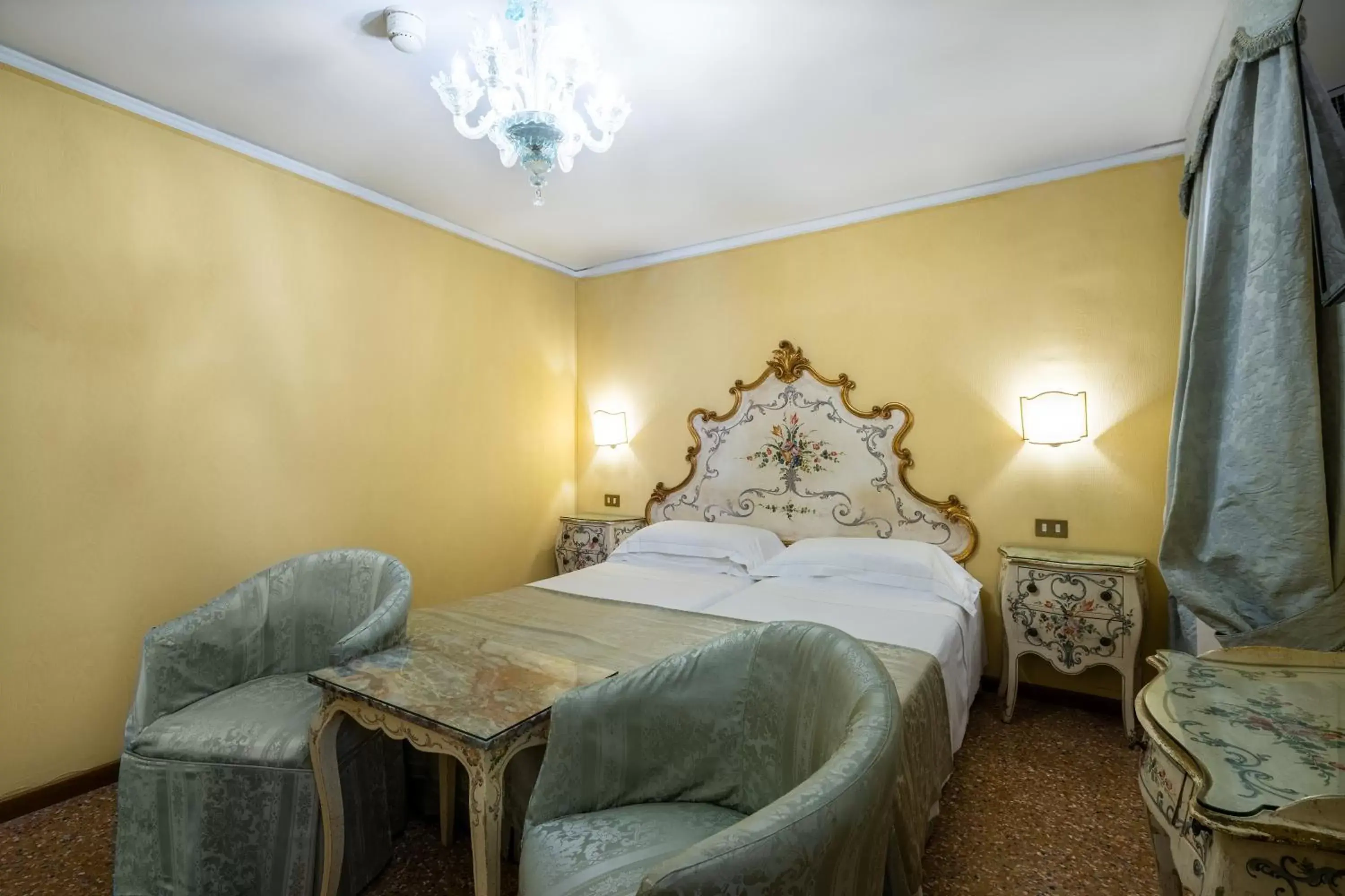 Bedroom, Bed in Hotel Concordia