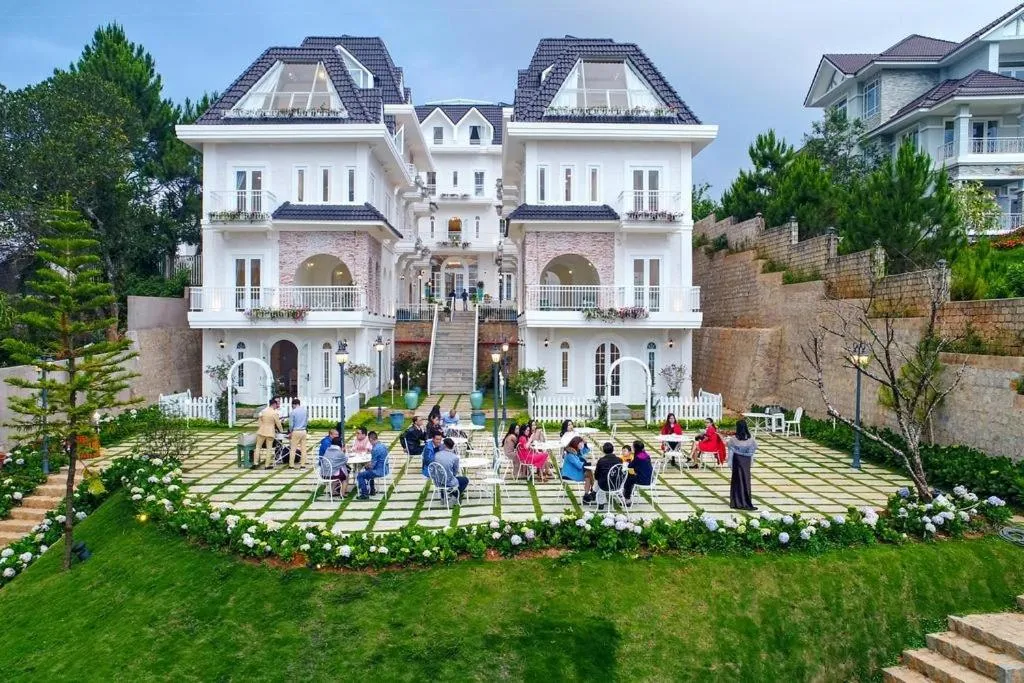 Patio in Dalat De Charme Village