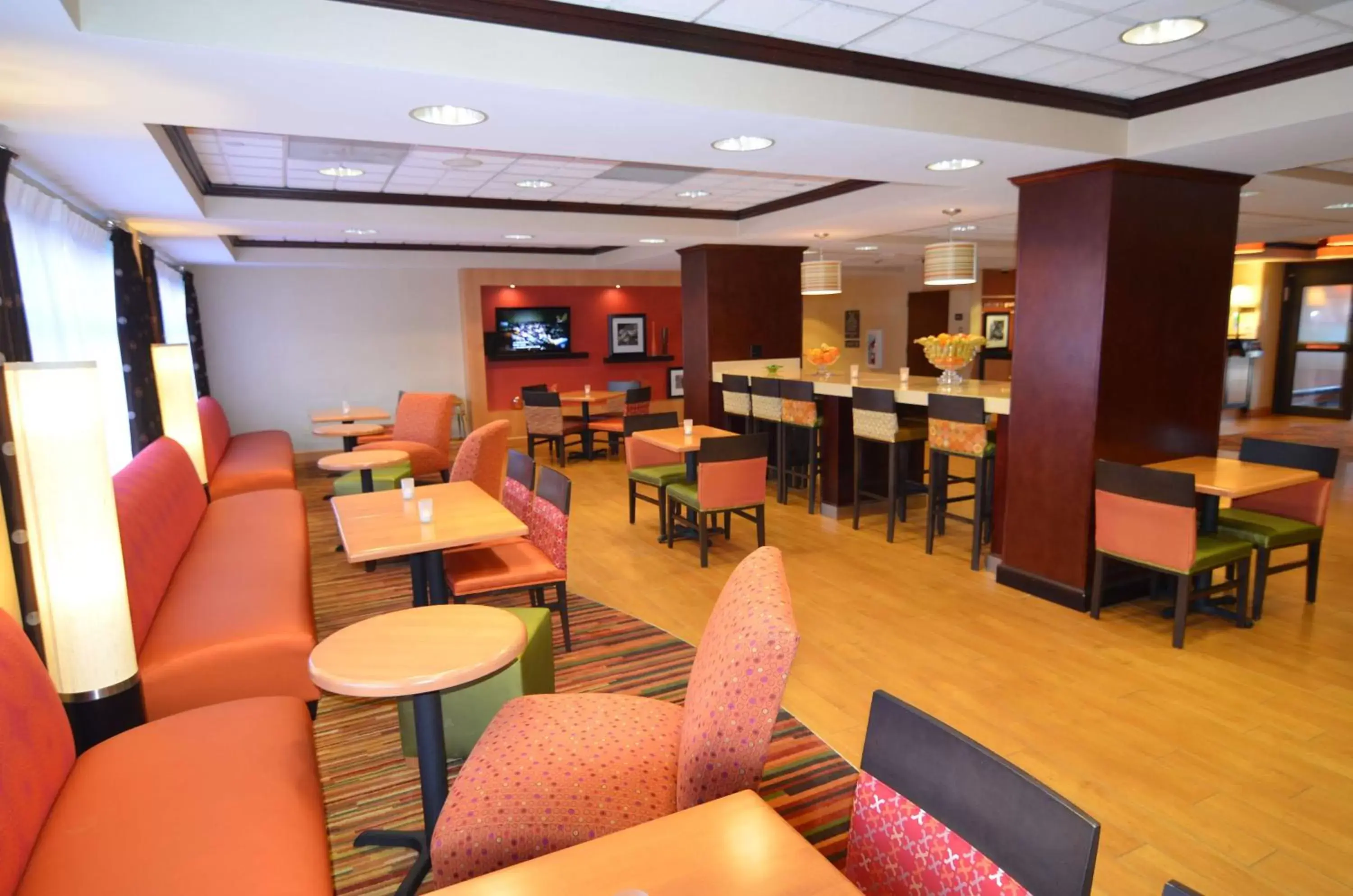 Lobby or reception, Restaurant/Places to Eat in Hampton Inn Groton/Mystic