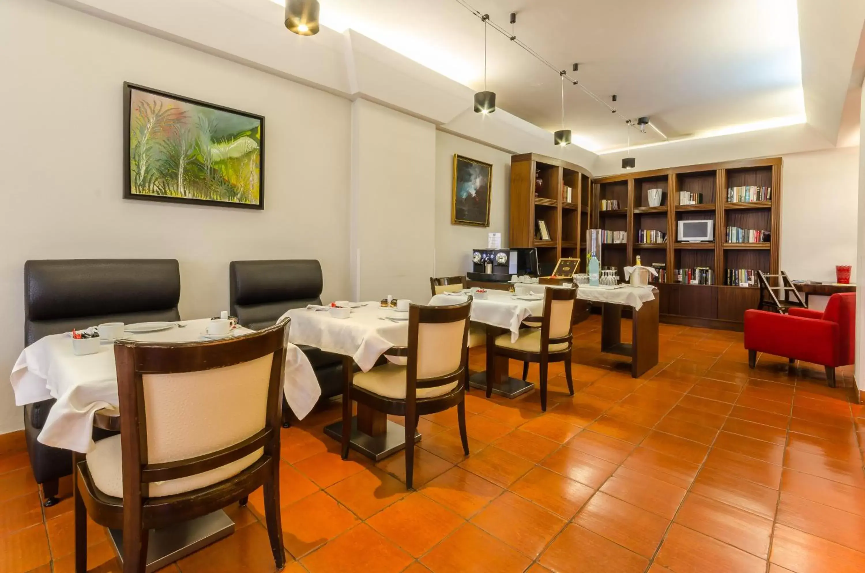 Restaurant/Places to Eat in Hotel Principe Real
