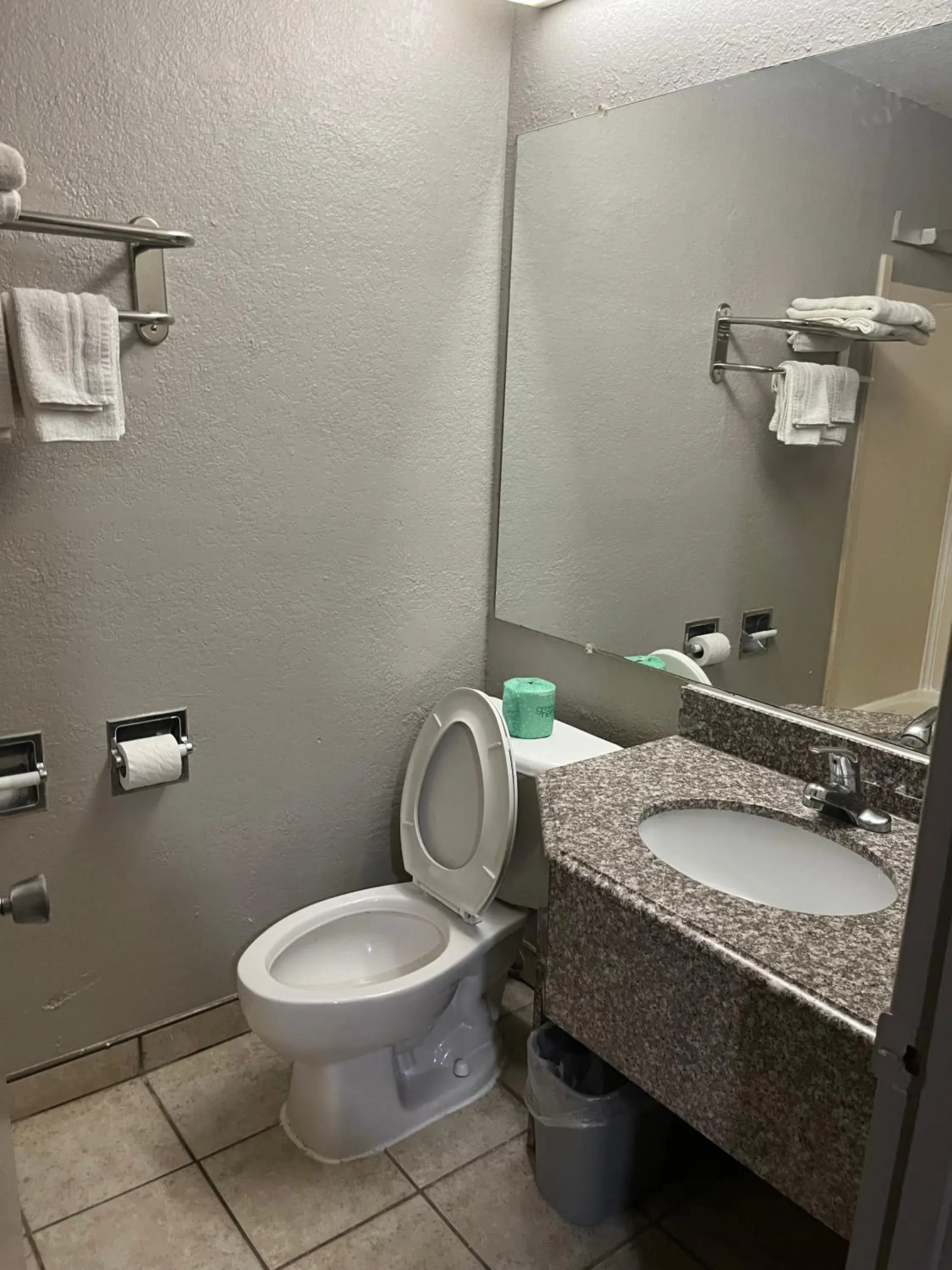 Bathroom in Mid Towne Inn & Suites