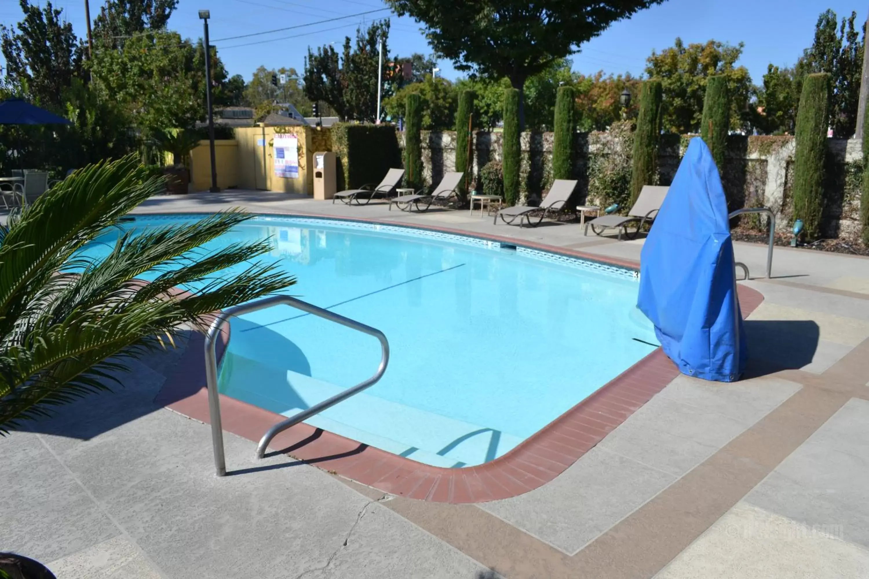 Property building, Swimming Pool in Days Inn & Suites by Wyndham Lodi