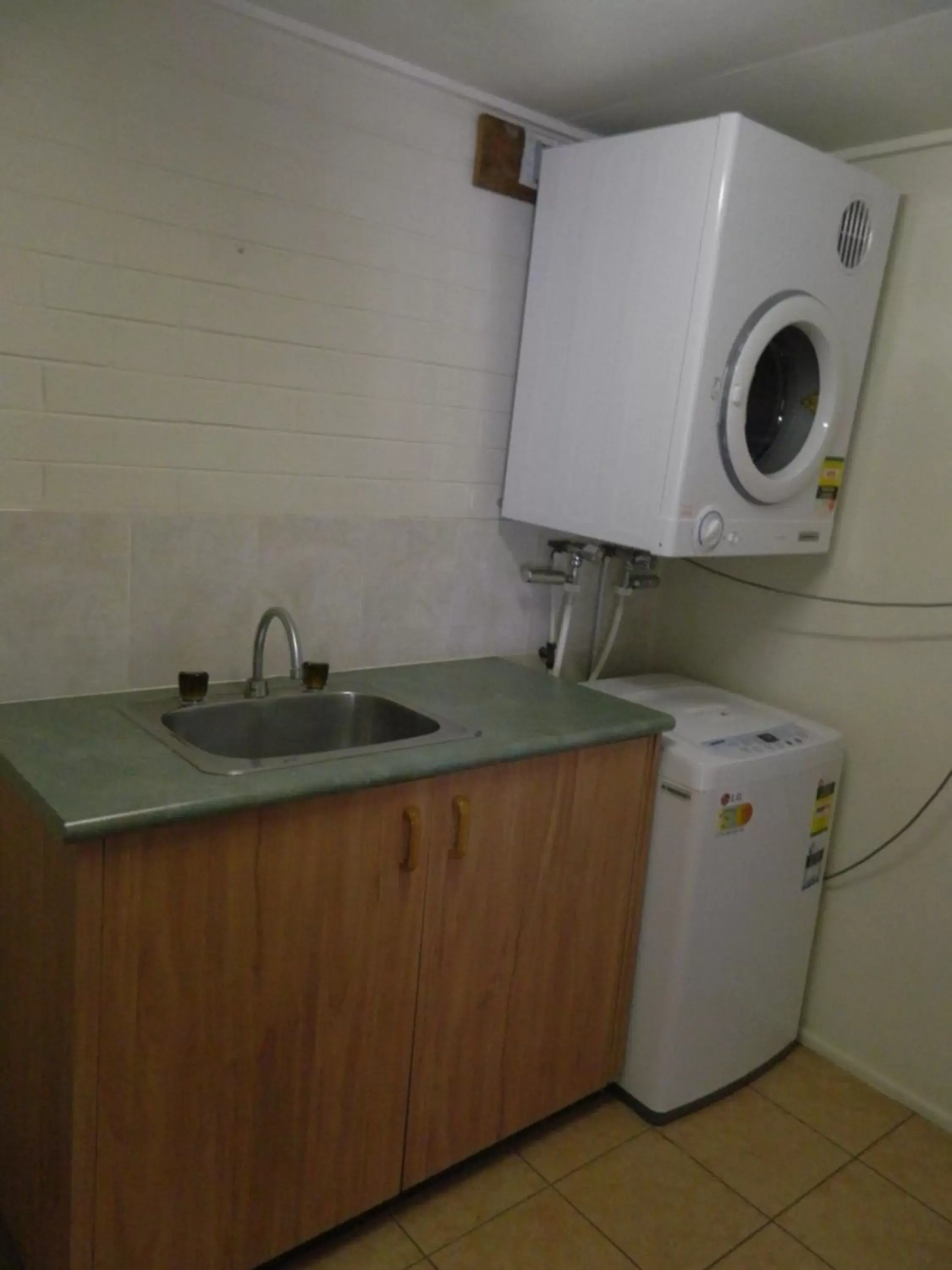laundry, Kitchen/Kitchenette in Coachman Motel