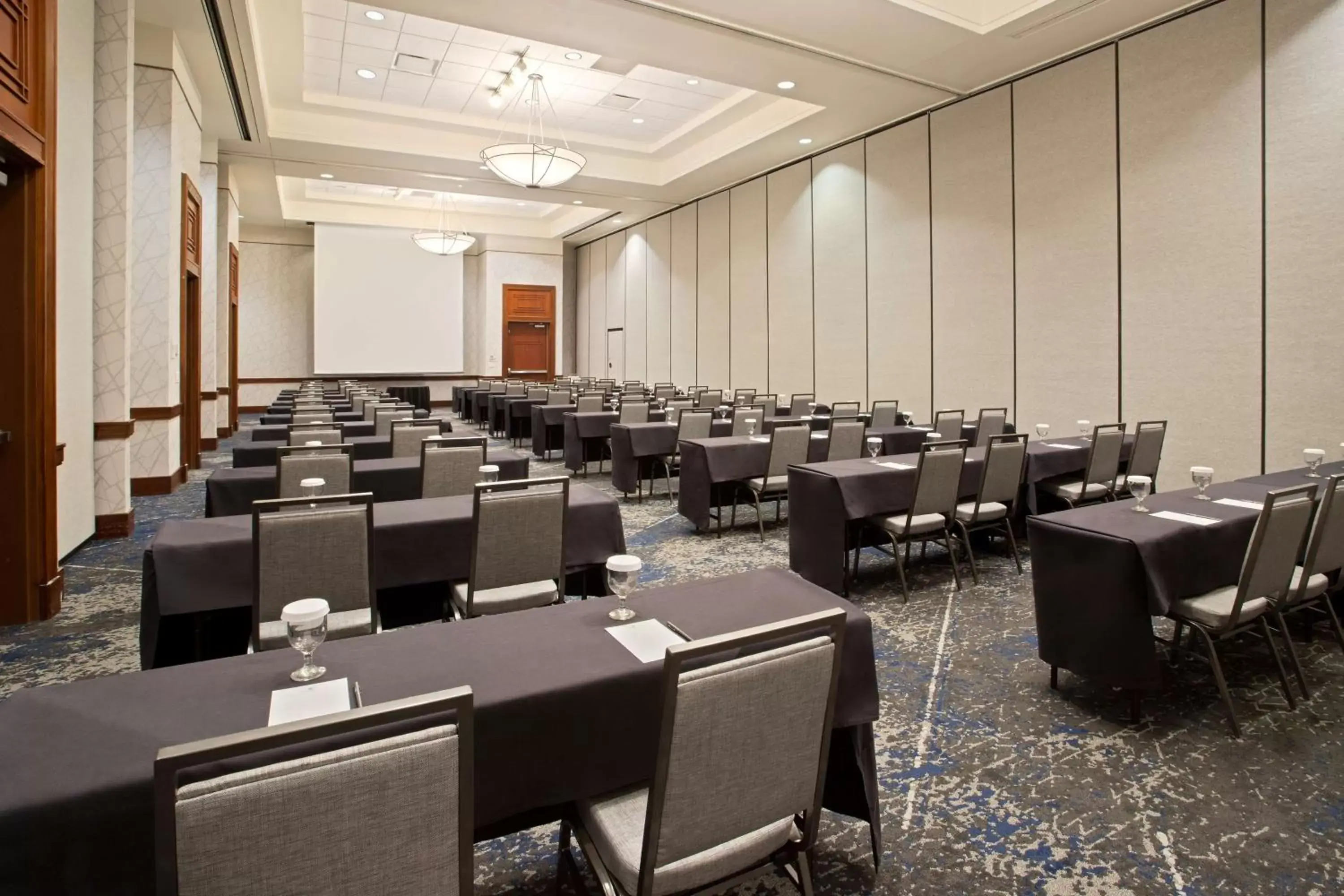 Meeting/conference room in Embassy Suites by Hilton Tampa USF Near Busch Gardens