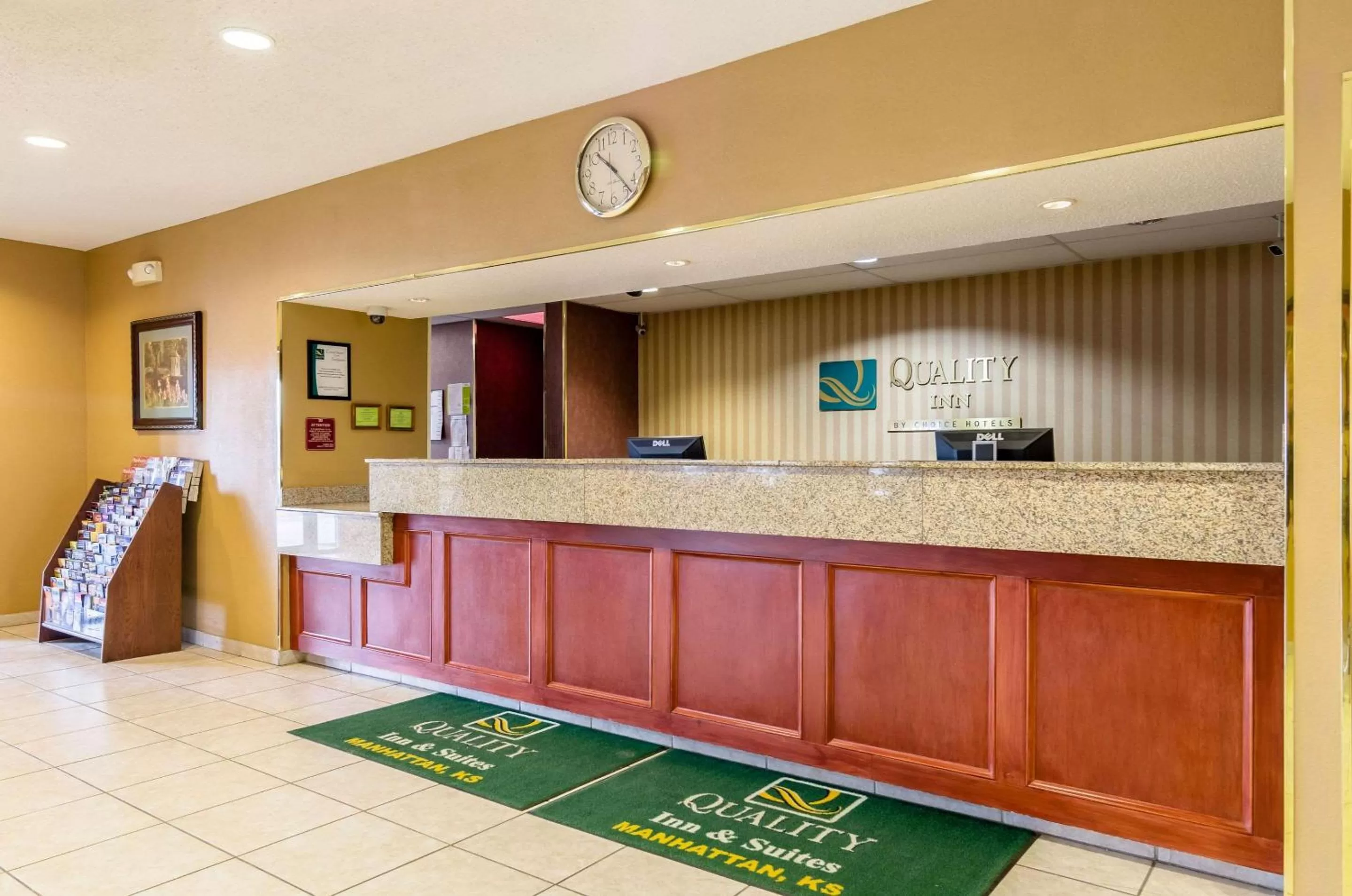 Lobby or reception in Quality Inn & Suites Manhattan
