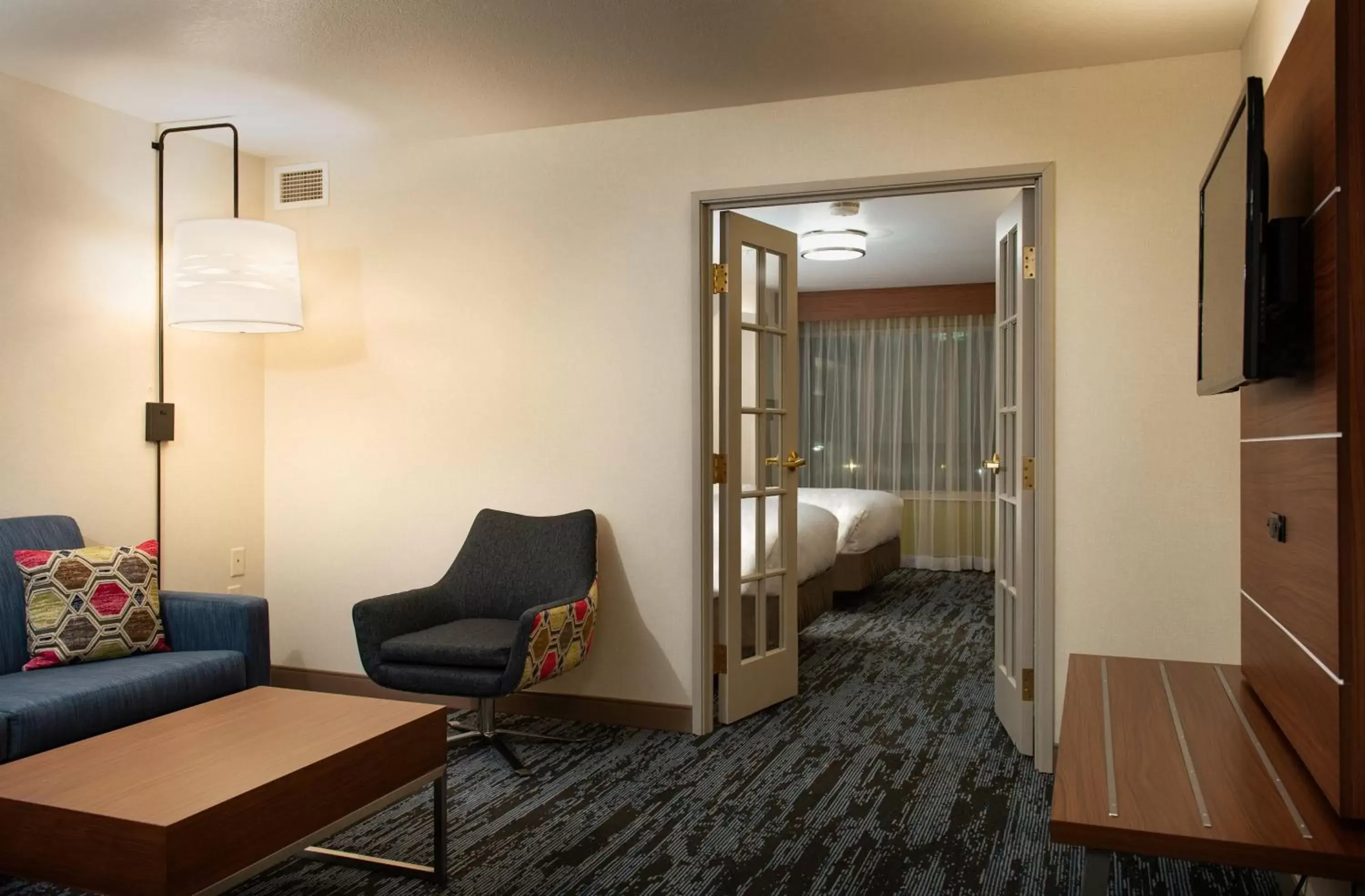 Photo of the whole room, Seating Area in Holiday Inn Express & Suites Wausau, an IHG Hotel