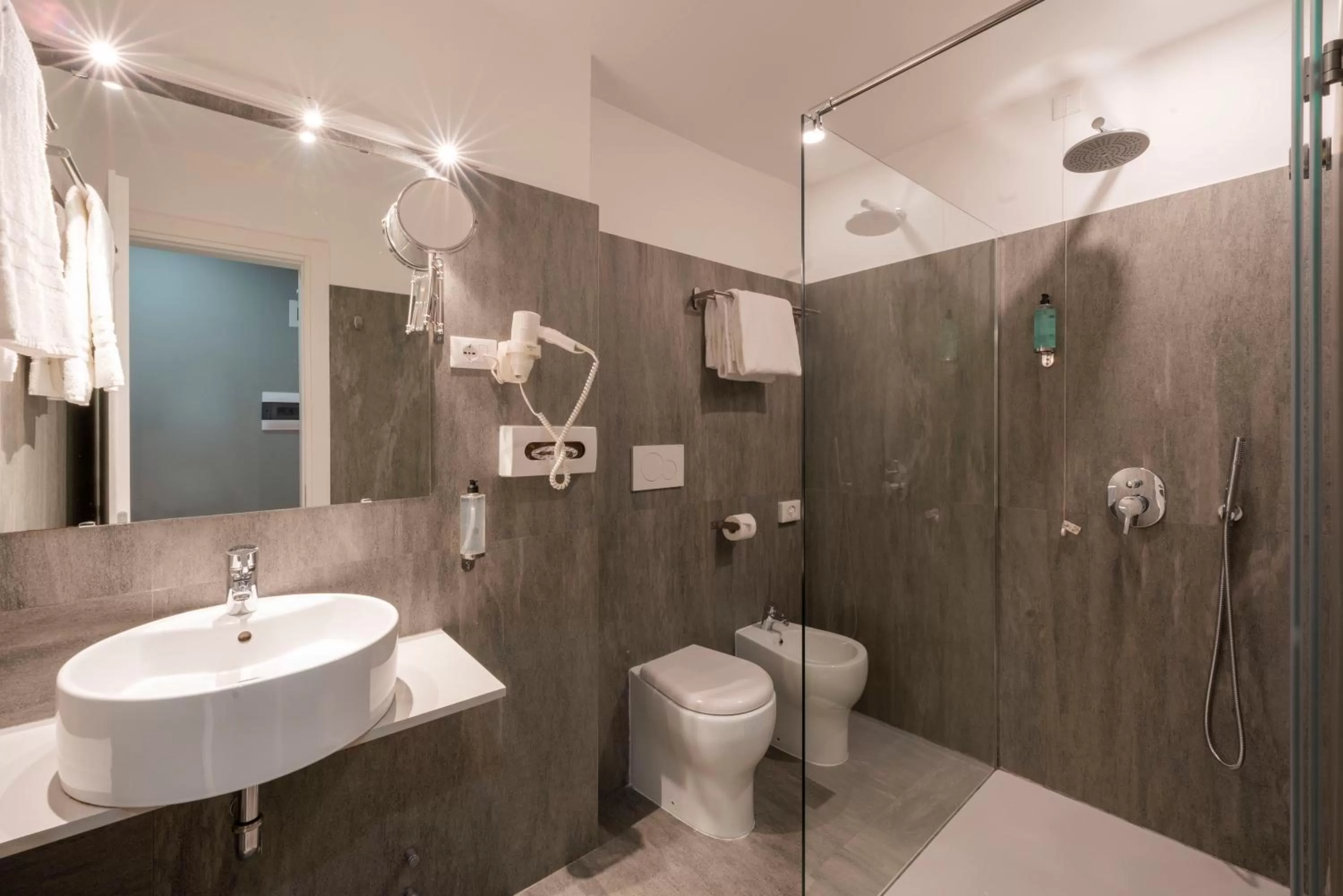 Shower in Kleos Hotel Milano Città Studi by Kleos Group Collection