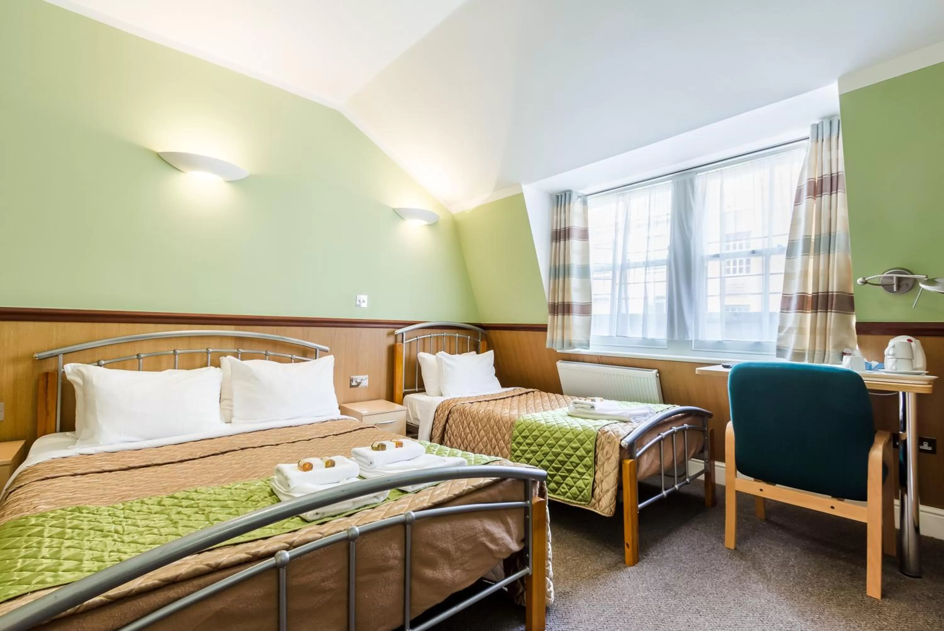 Photo of the whole room, Bed in Gower House Hotel