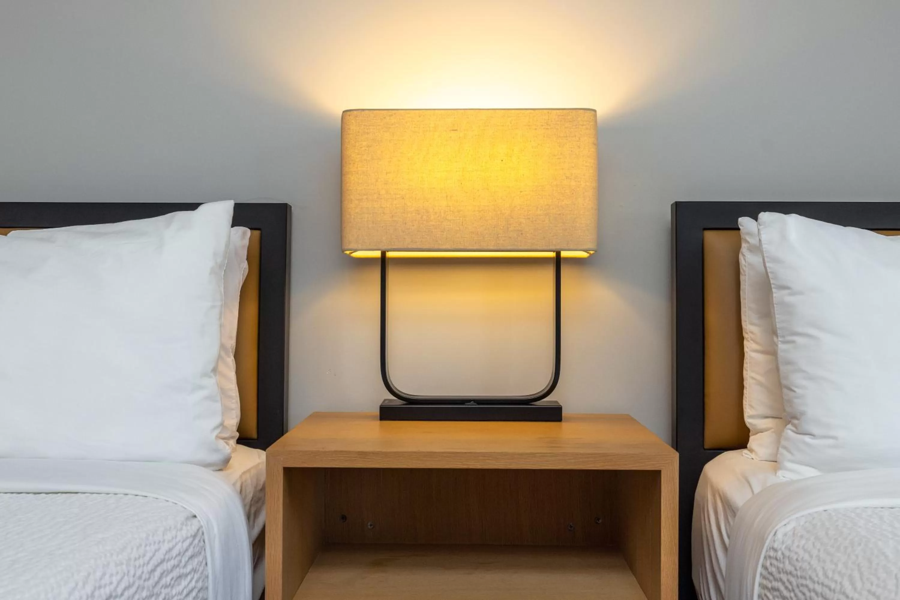 Bedroom, Bed in Infinity Hotel San Francisco, Tapestry Collection by Hilton