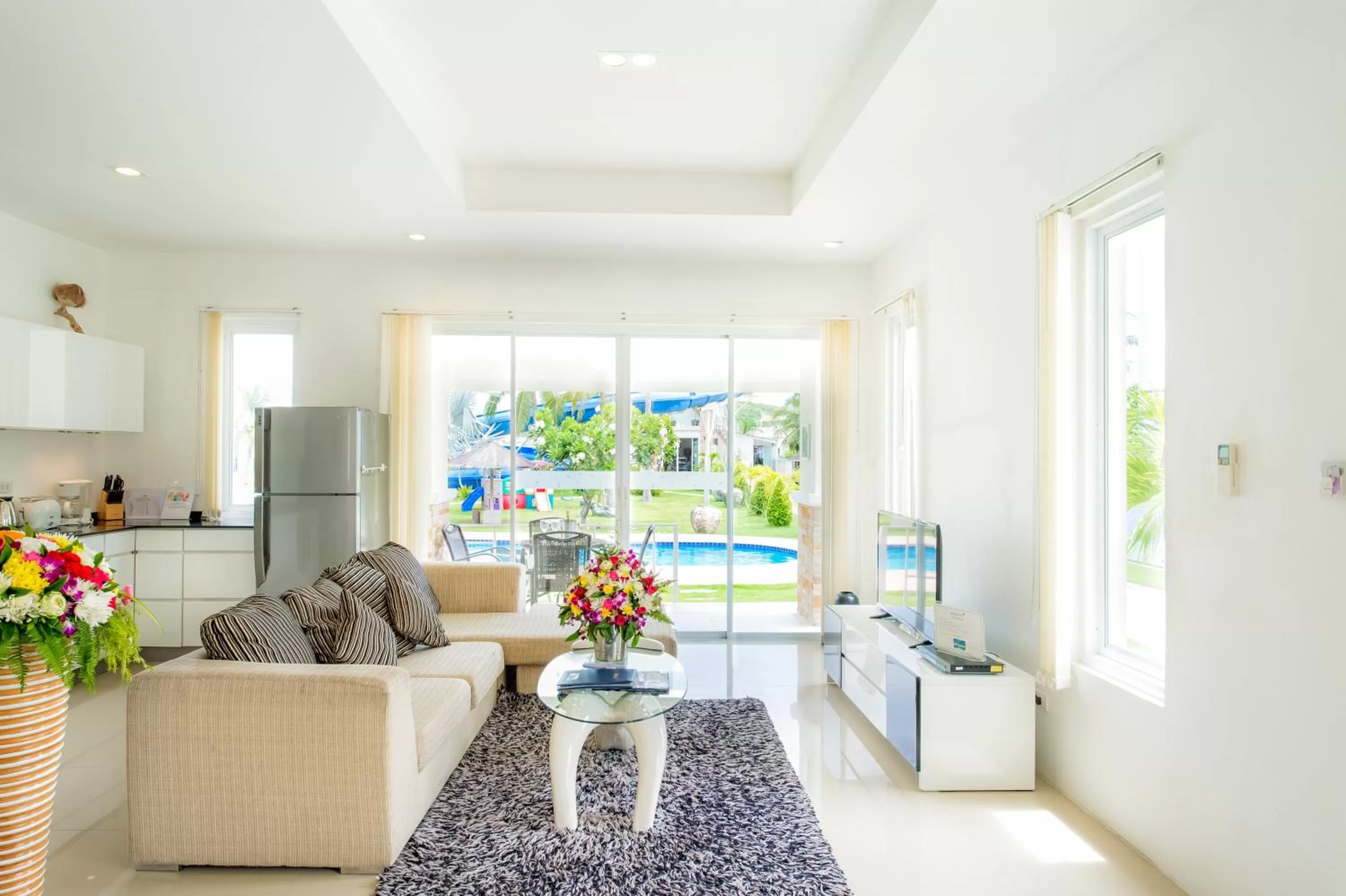 Day in Oriental Beach Pearl Resort