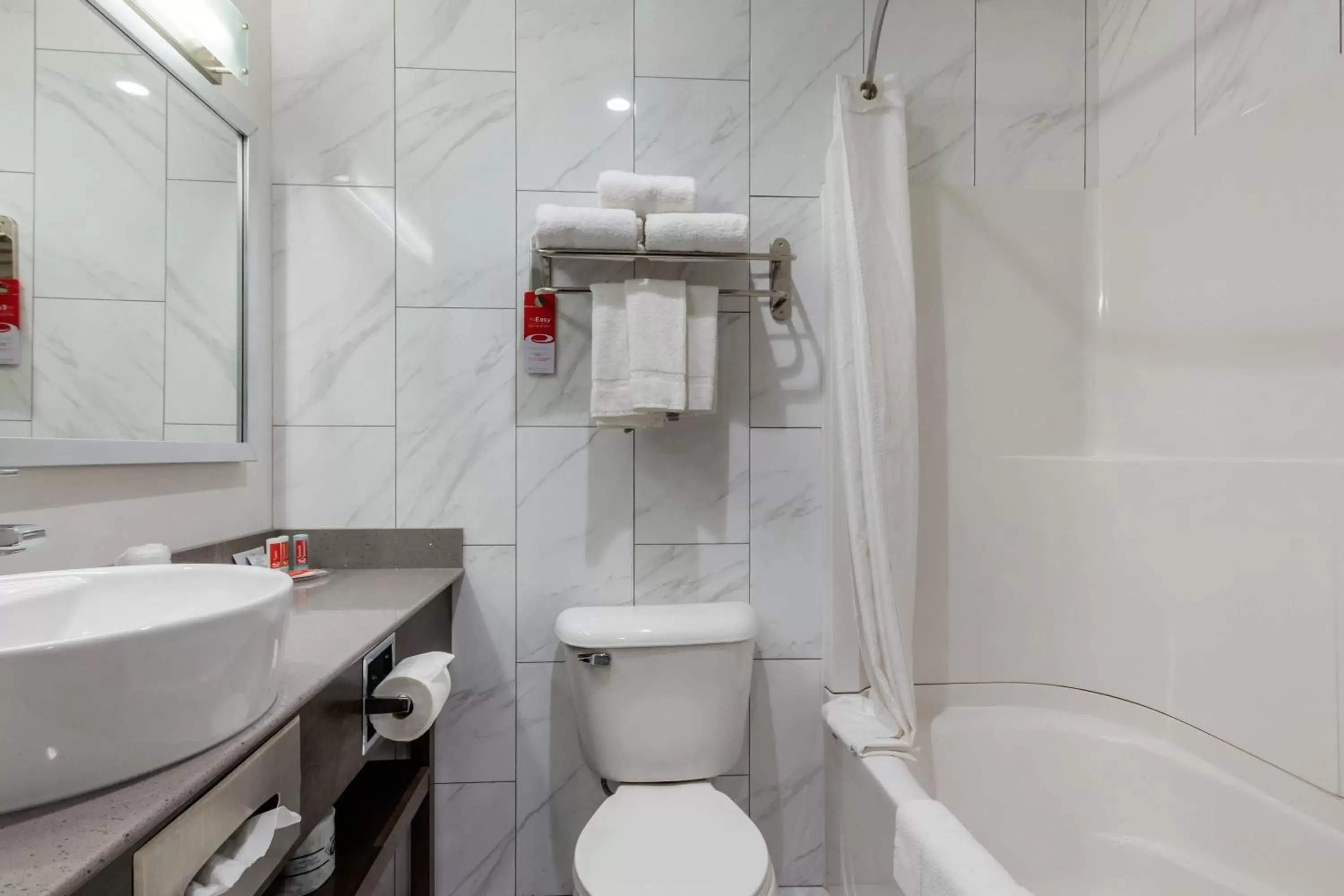 Bath, Bathroom in Super 8 by Wyndham Macleod Trail Calgary