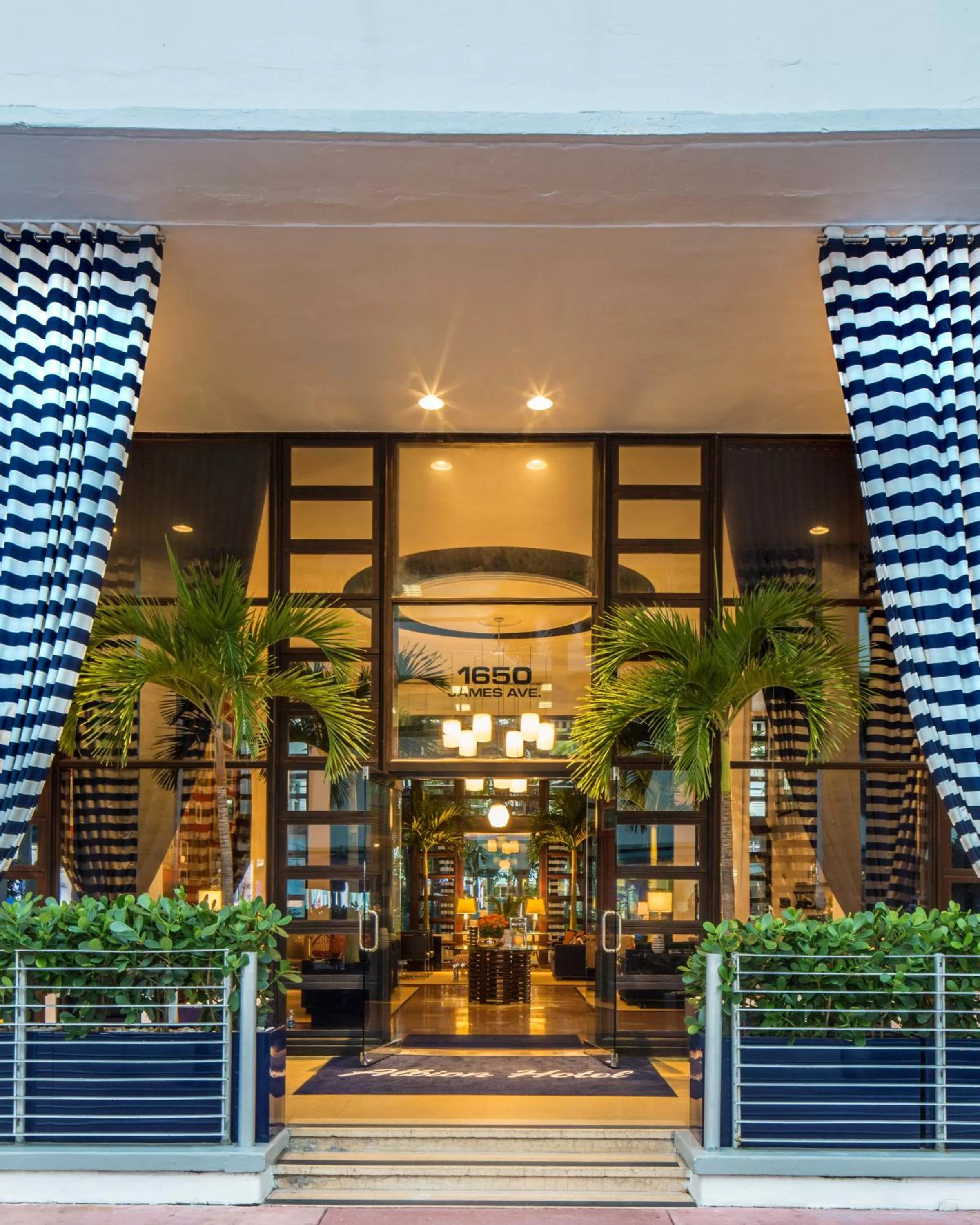 Facade/entrance in Albion Hotel