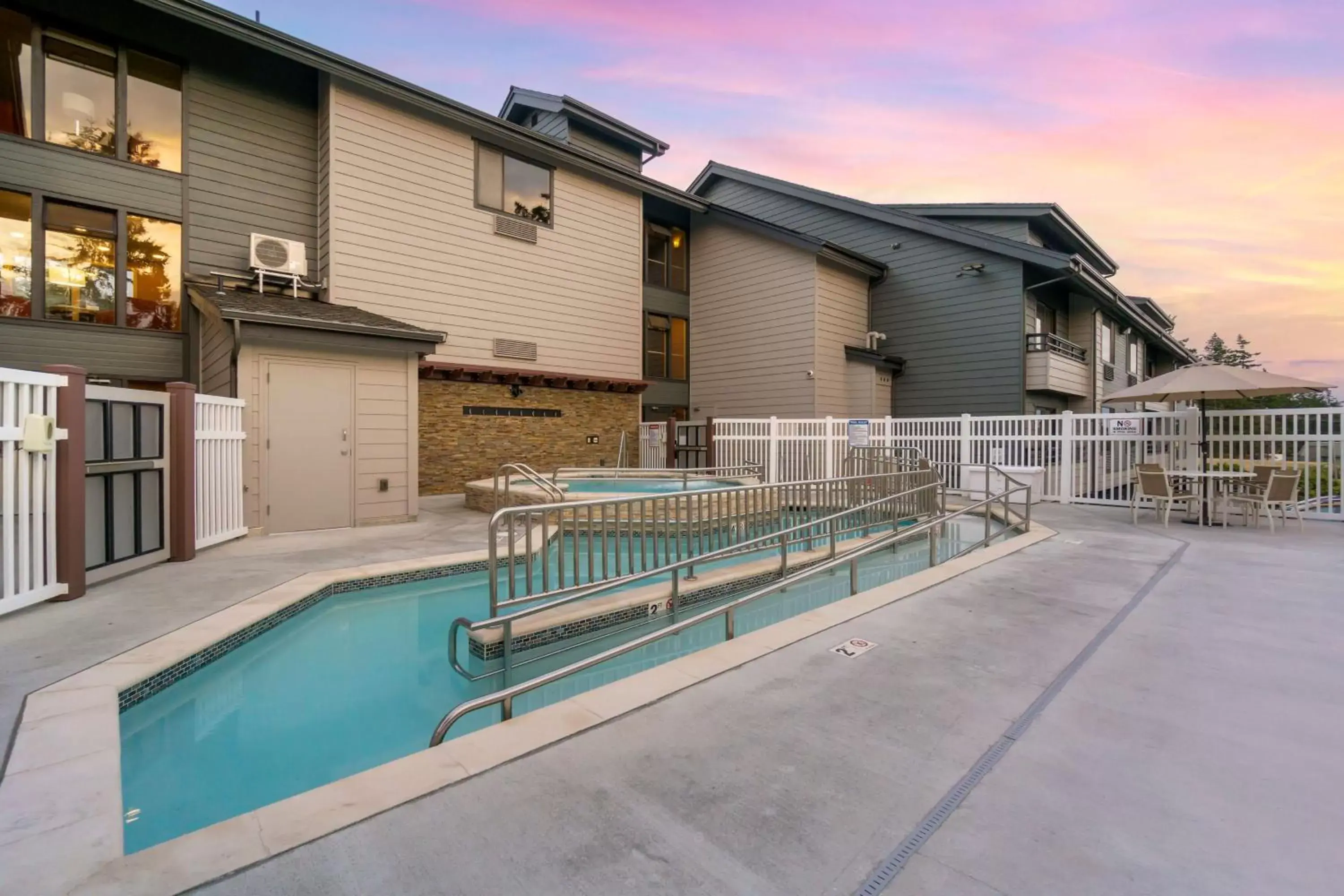 Pool view, Swimming Pool in Best Western Plus Oak Harbor Hotel and Conference Center