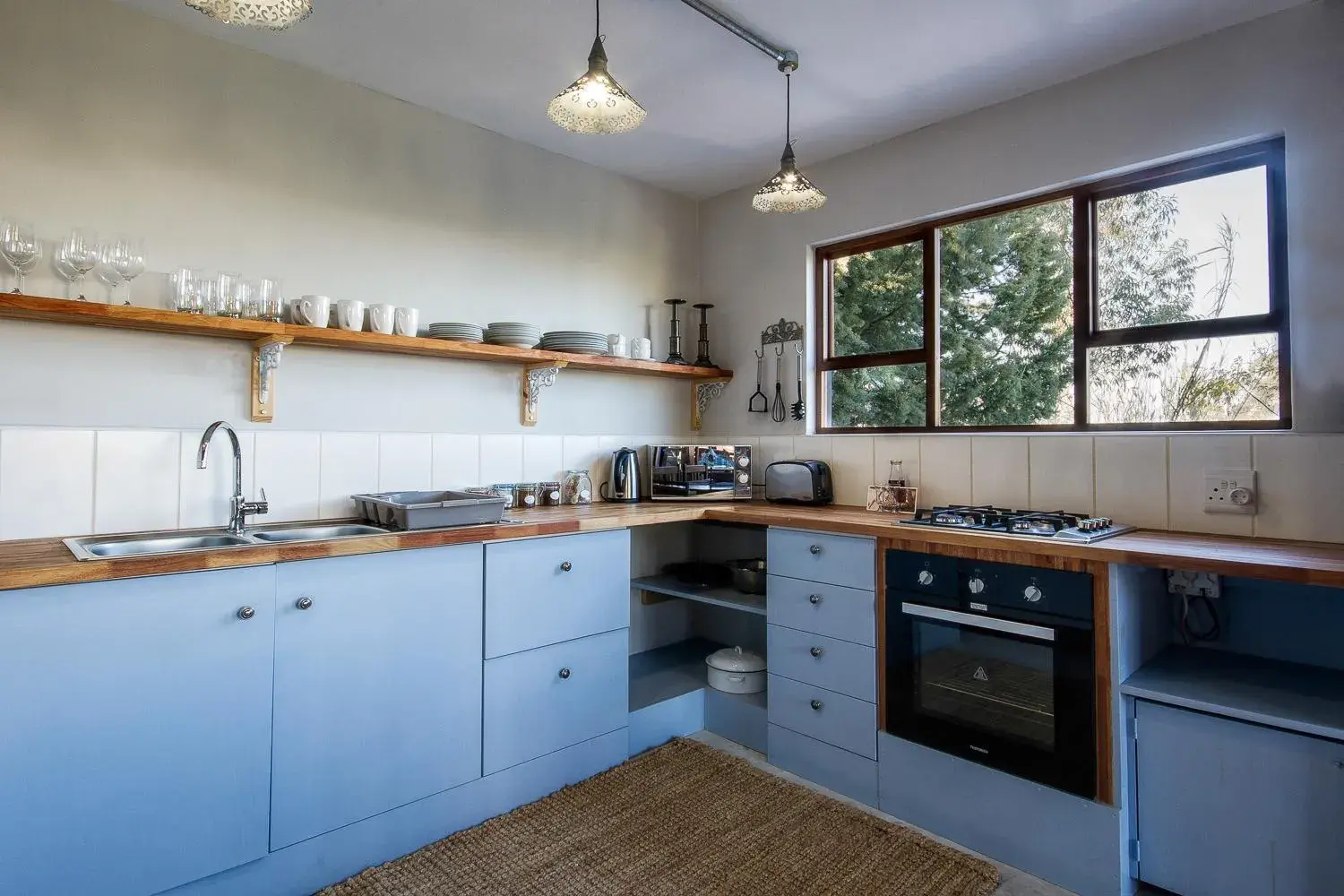 Kitchen or kitchenette, Kitchen/Kitchenette in A Hilltop Country Retreat