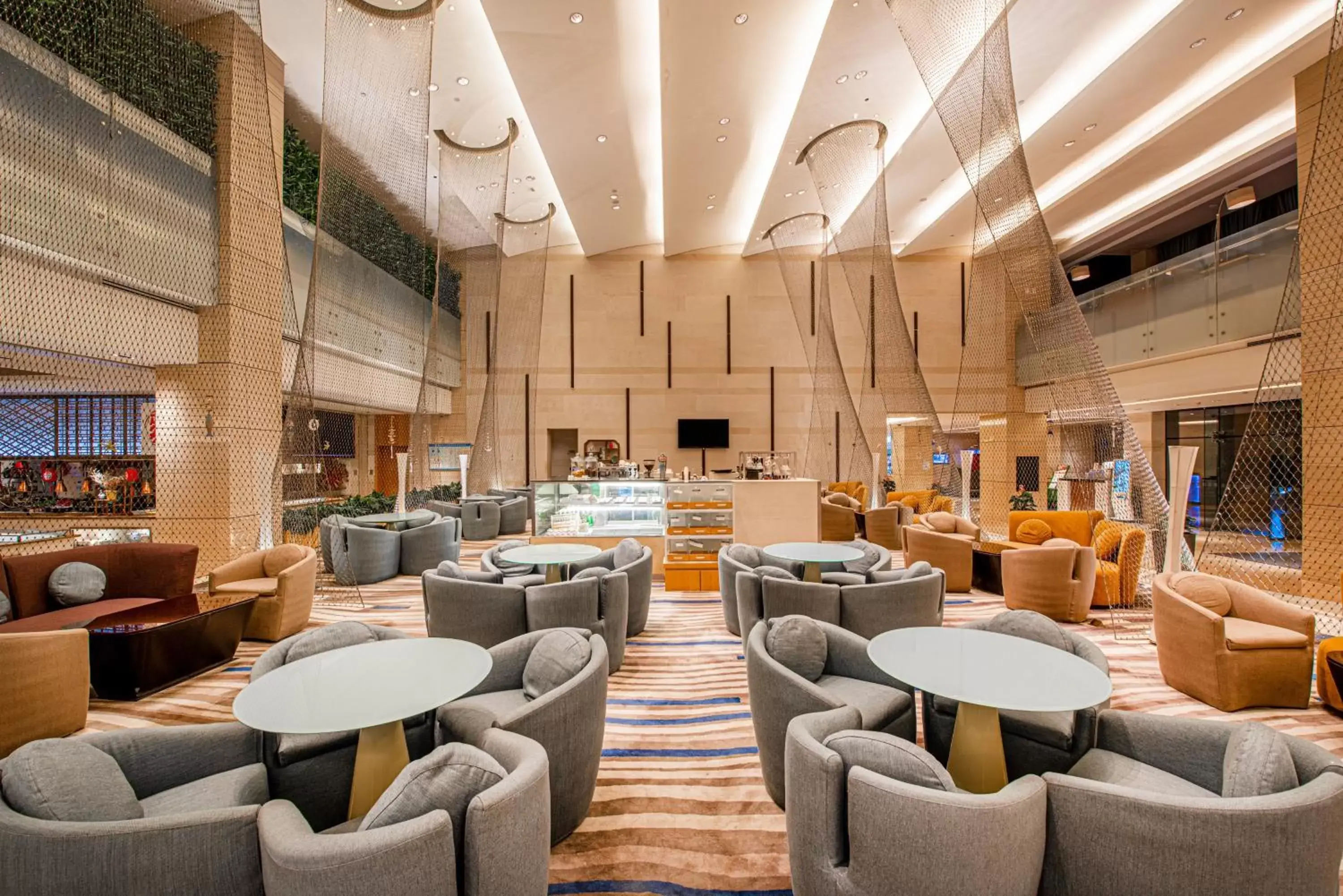 Lounge or bar, Lounge/Bar in Holiday Inn Qingdao City Center, an IHG Hotel - Shopping MALL