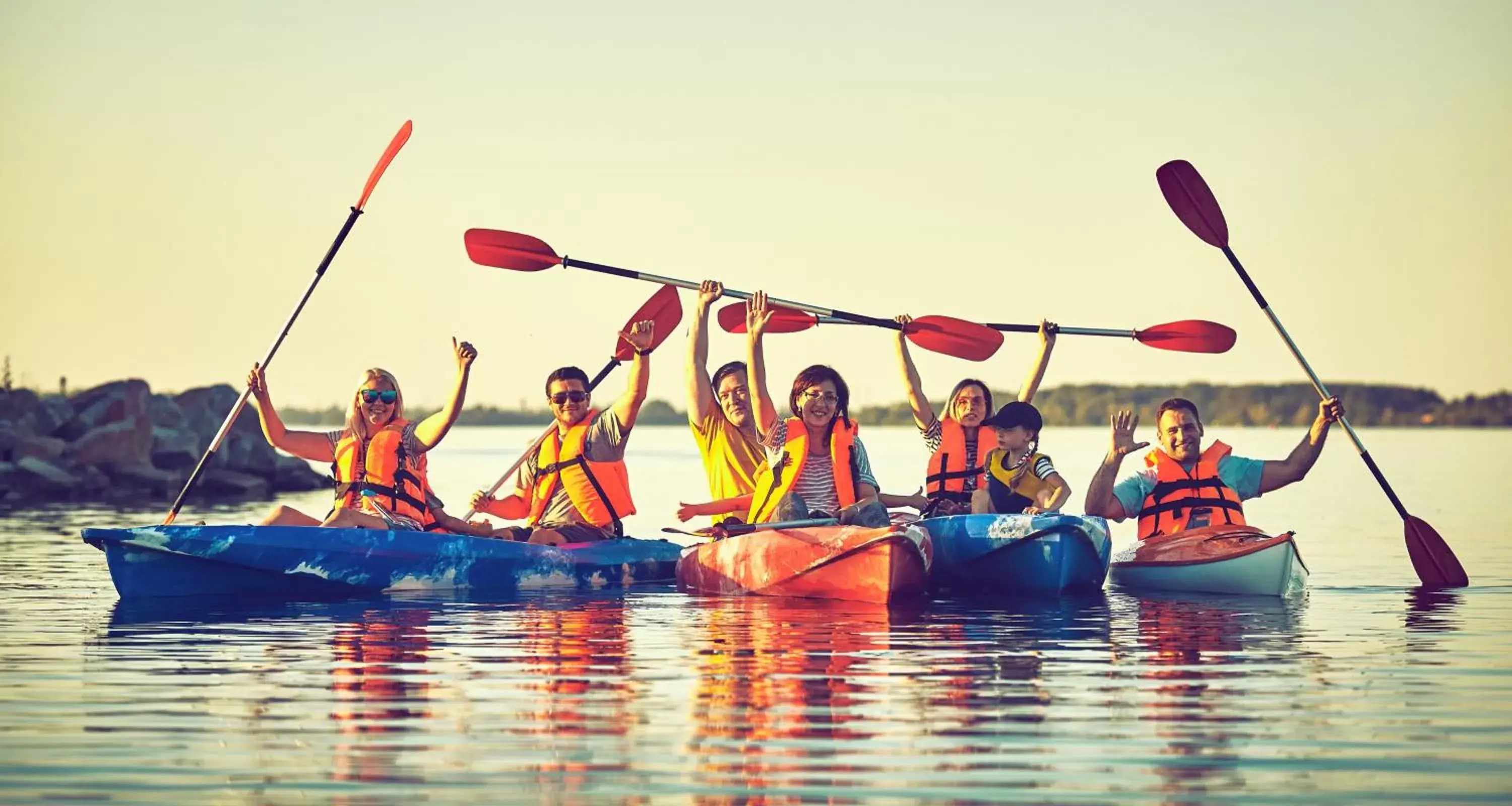 Canoeing in Yachtsman Lodge & Marina