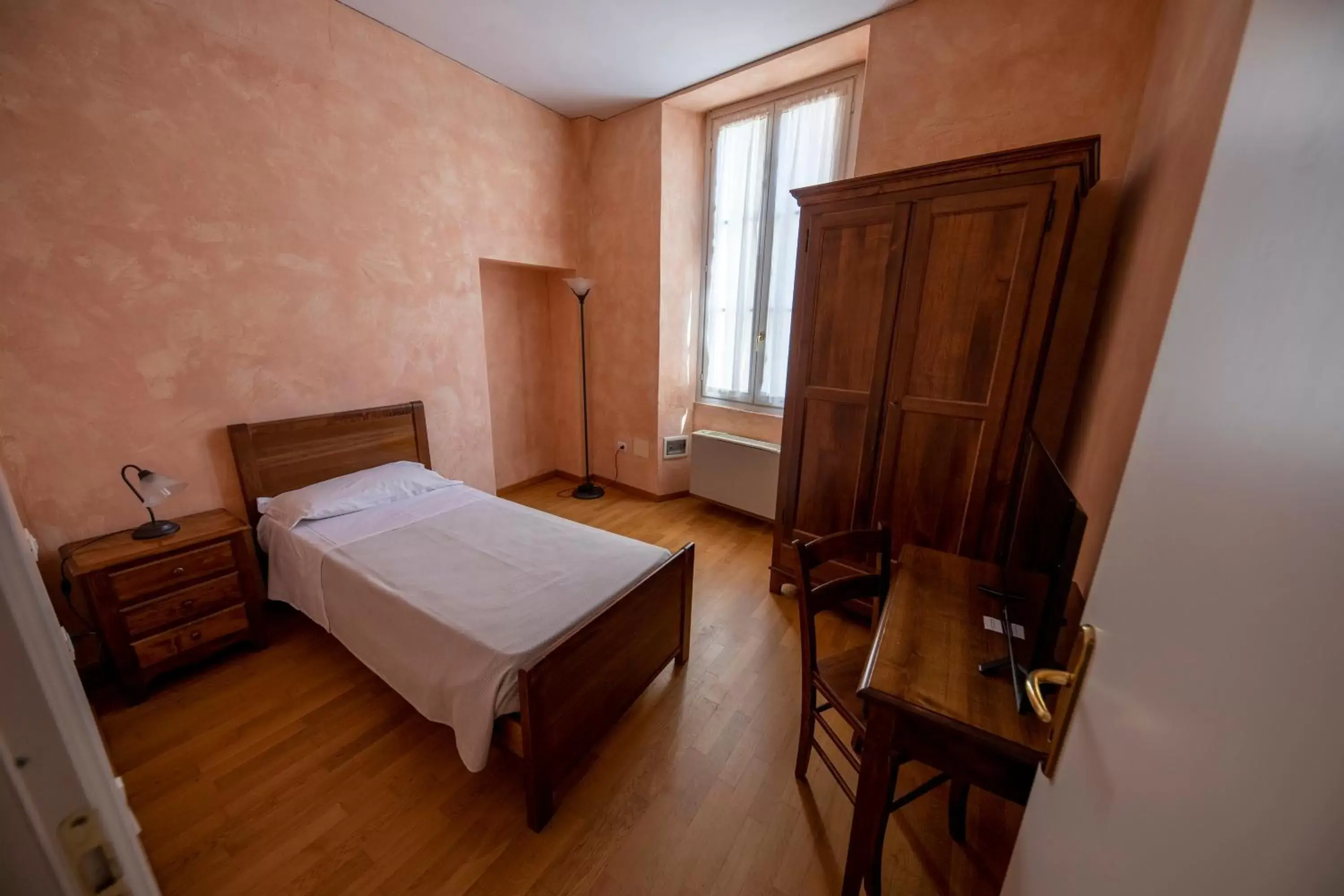 Photo of the whole room, Bed in Albergo dell'Academia