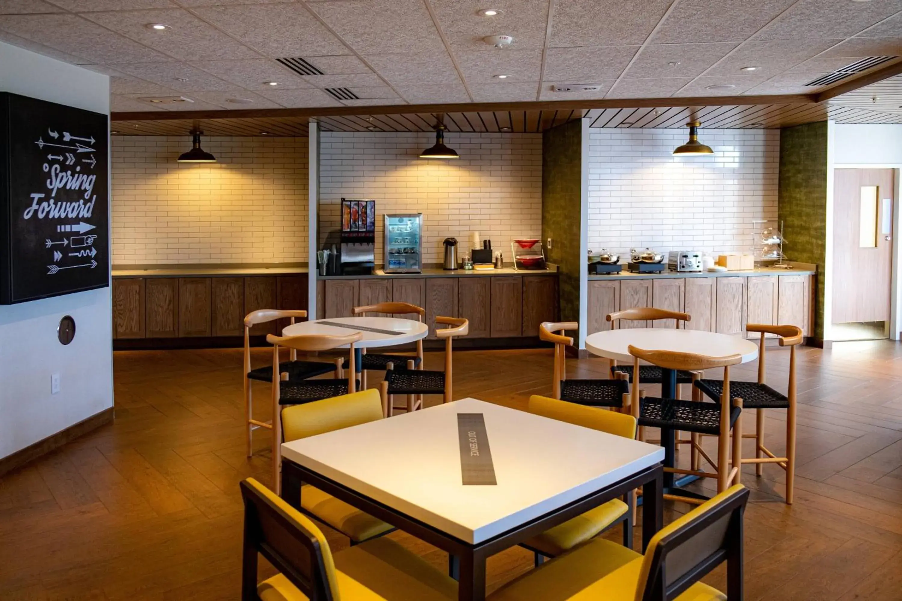 Breakfast, Restaurant/Places to Eat in Fairfield by Marriott Inn & Suites Fond du Lac