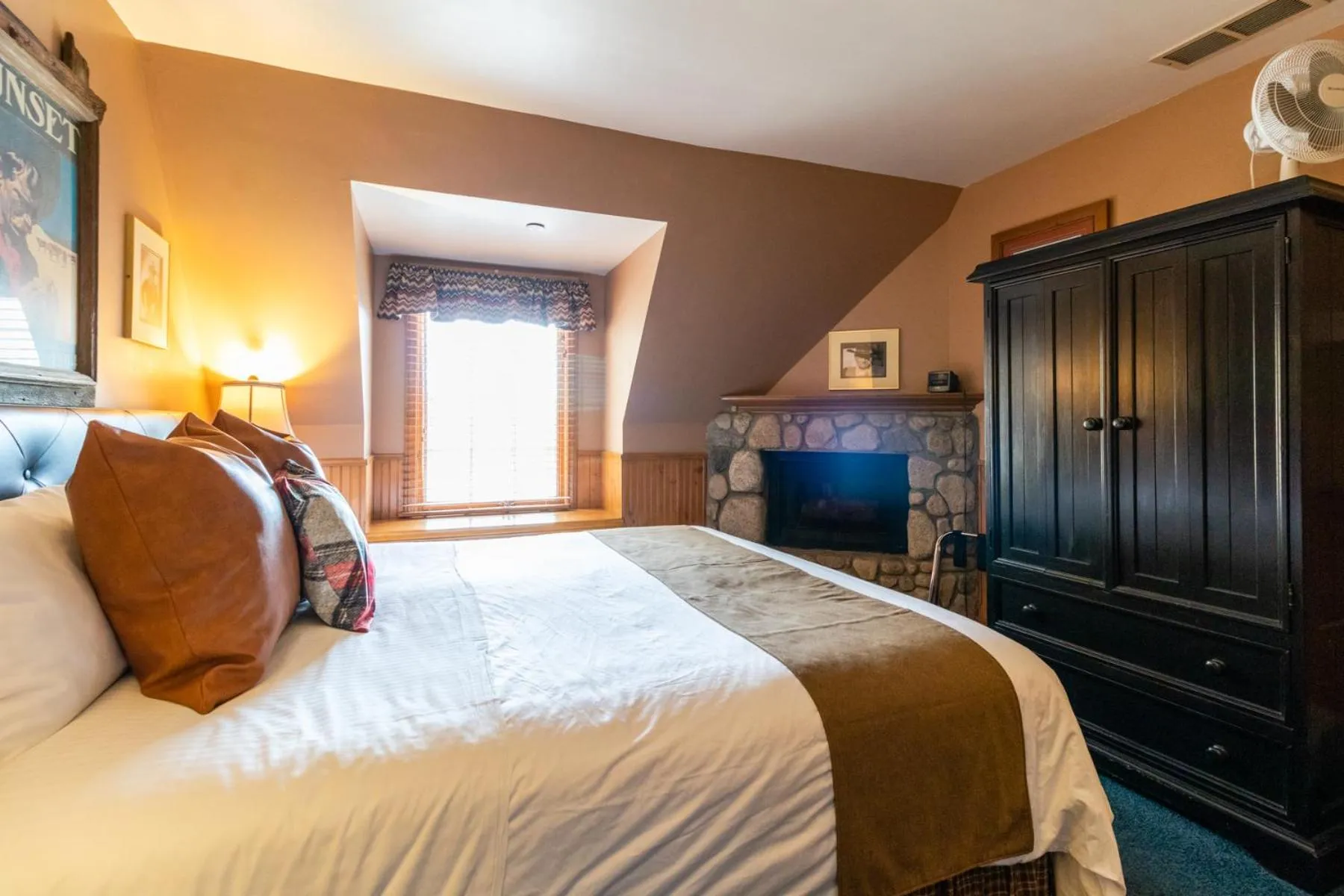 Saddleback Inn at Lake Arrowhead